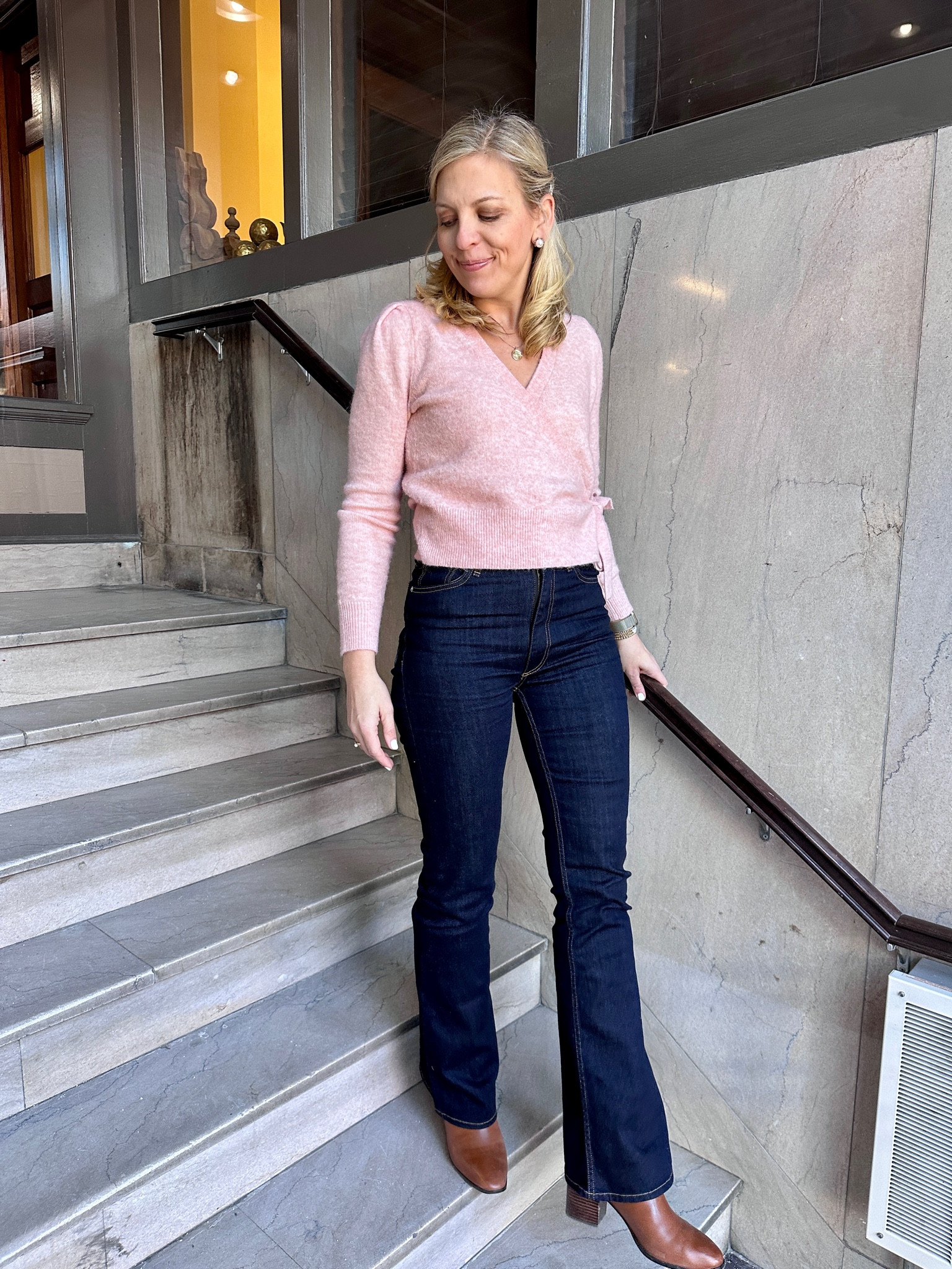 Stepping into the week 

#denim #shopbop #pearl #hairaccessories #pinksweater #winteroutfit #iowa #jcrew #boots #darkdenim