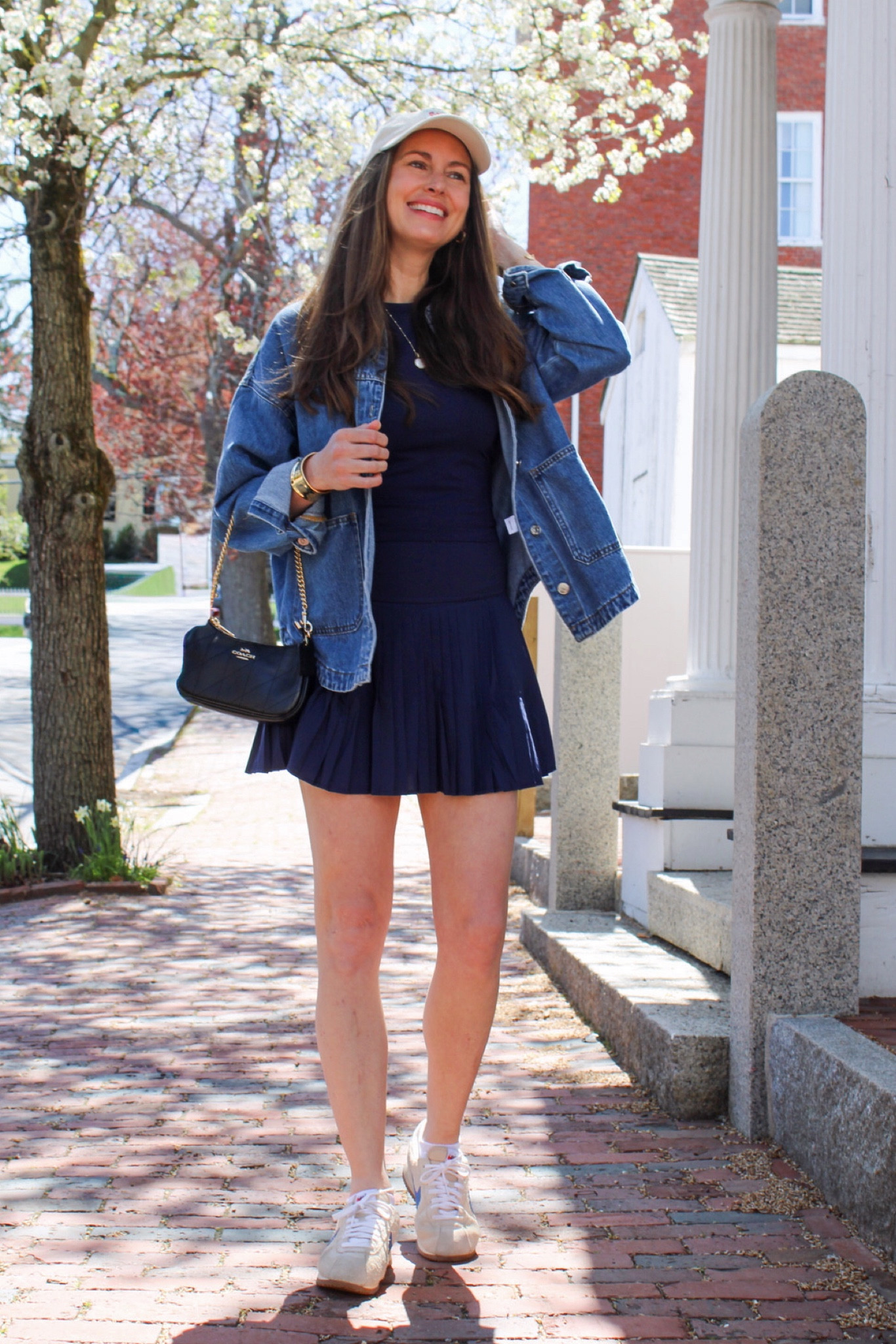 Easy spring style, casual style, sporty looks, mom outfit ideas, sneaker outfit 

#LTKootd #LTKmomlife #LTKActive