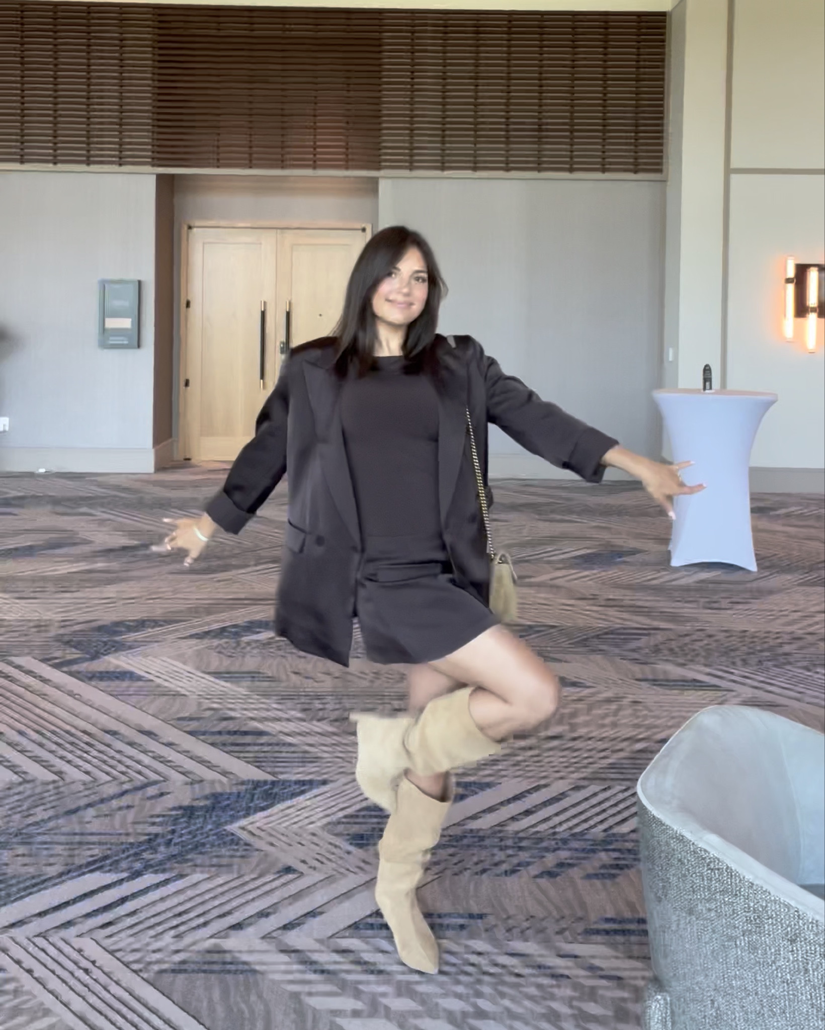 this 3 piece brown set is perfect for fall, satin, stretchy and cozy I take a size M in all 🤎 the hourglass white blazer and straight jeans are perfect for any occasion, size 6 and M ☁️ @dynamiteclothing #dynamitepartner

#LTKCon 

#LTKSeasonal #LTKStyleTip