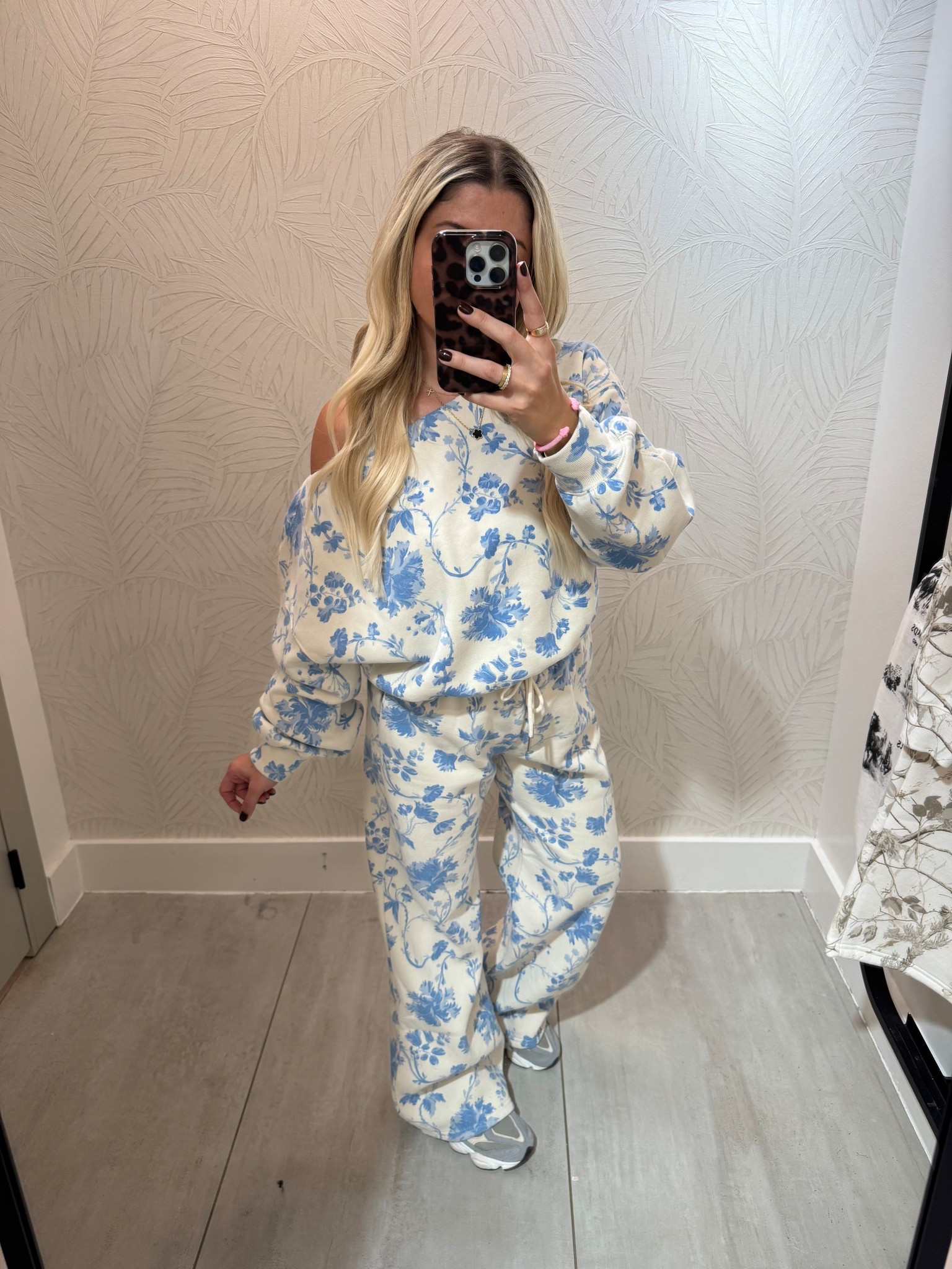 Matching set on sale
Size m
New balance sneakers tts 
Gift idea 
Abercrombie finds 

#LTKFindsUnder100 #LTKootd #LTKGiftGuide