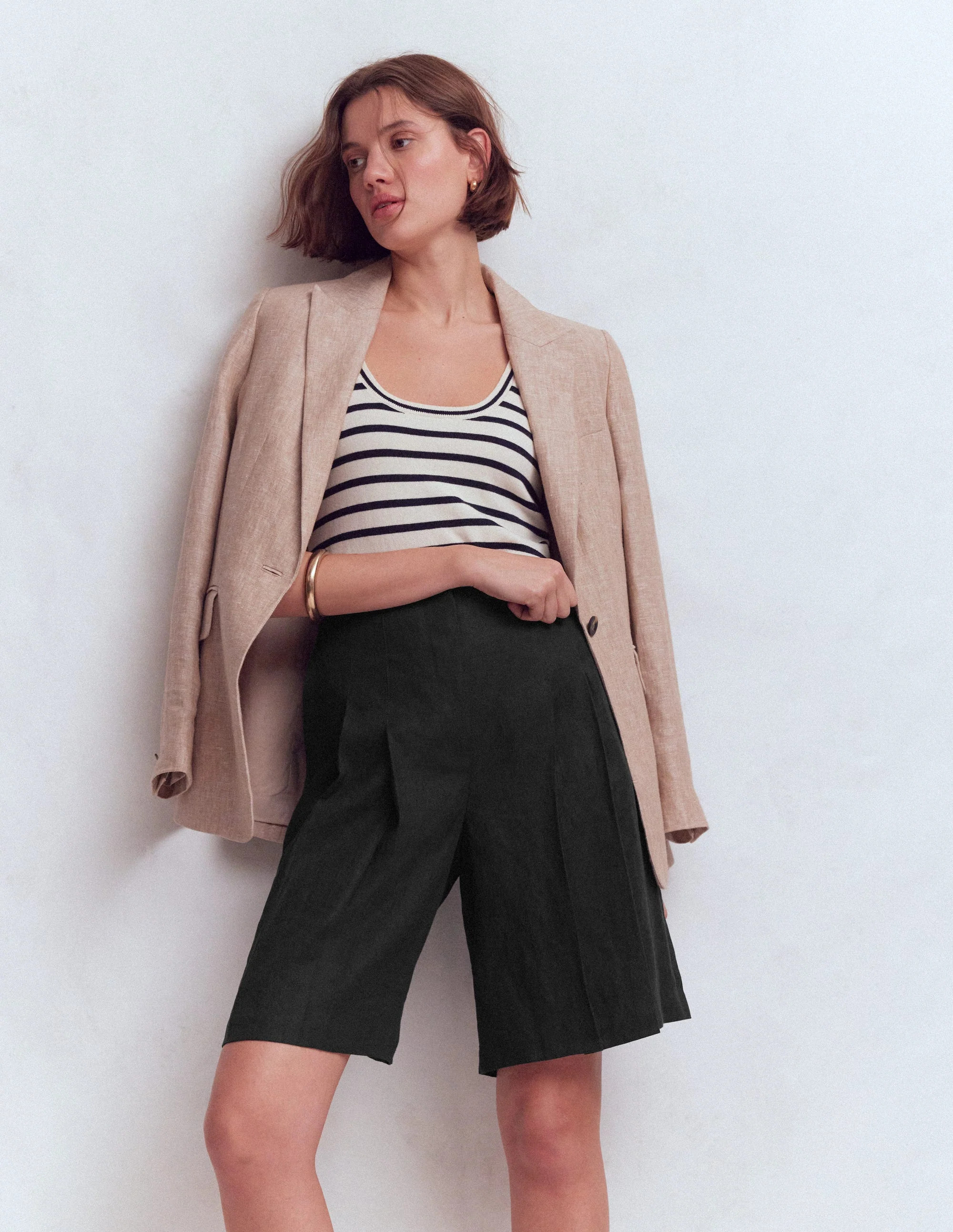 Highbury Pleated Linen Shorts-Black | Boden UK