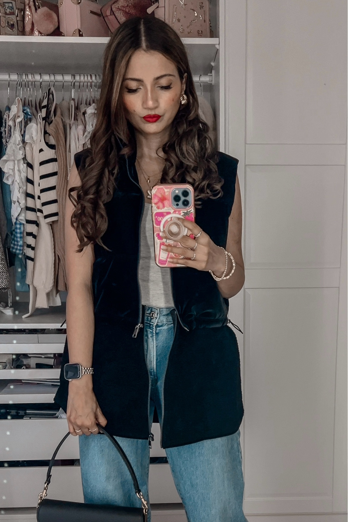 Spanx Two-In-One
 Velour Fleece Vest is 50% off today!

The entire site is
30% off + you can use code EXTRA10 for an additional 10% off

#LTKsale #LTKworkwear #LTKcanada