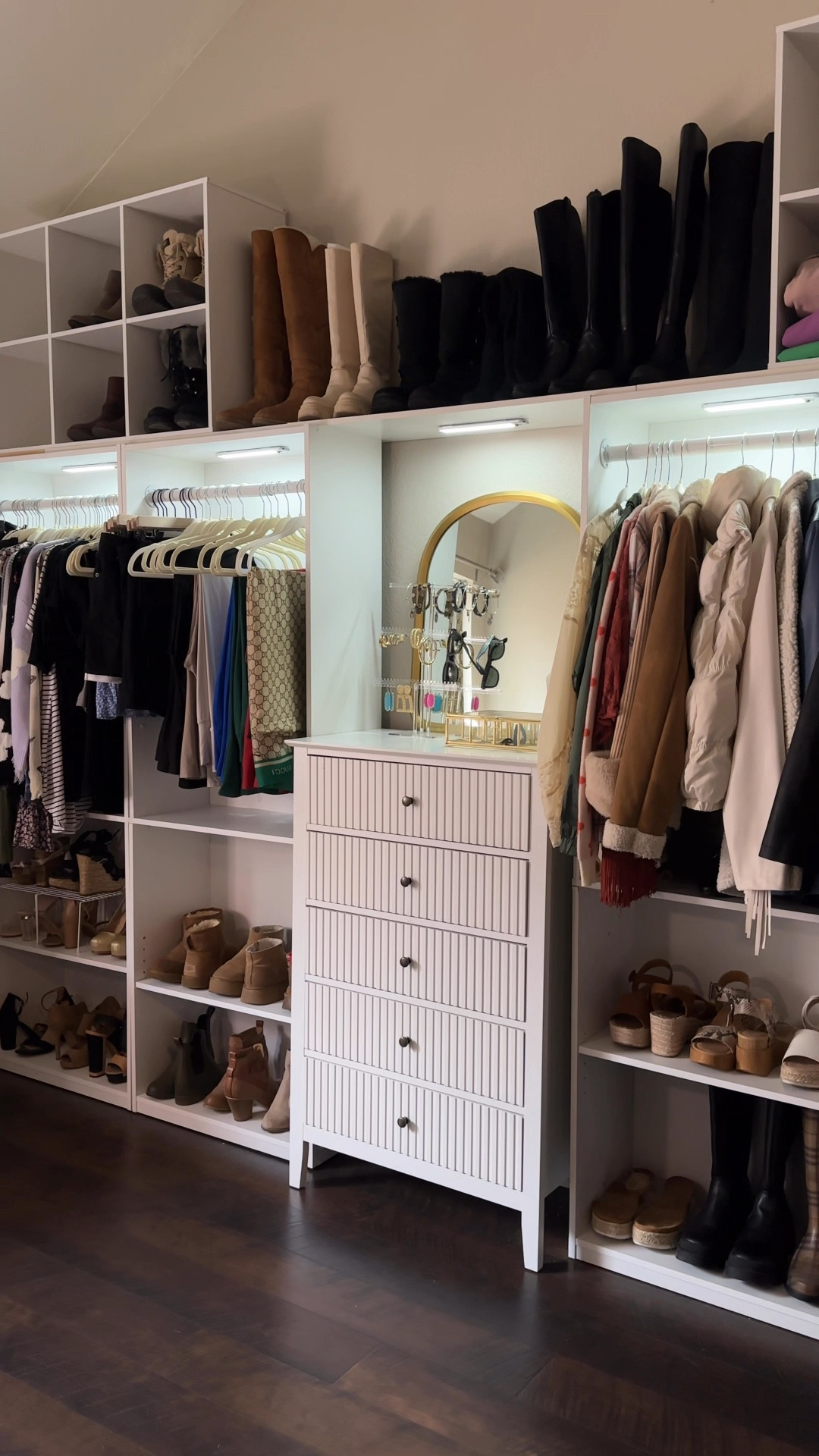 DOY built in closet!! 💁🏻‍♀️💁🏻‍♀️

#LTKBeauty #LTKHome