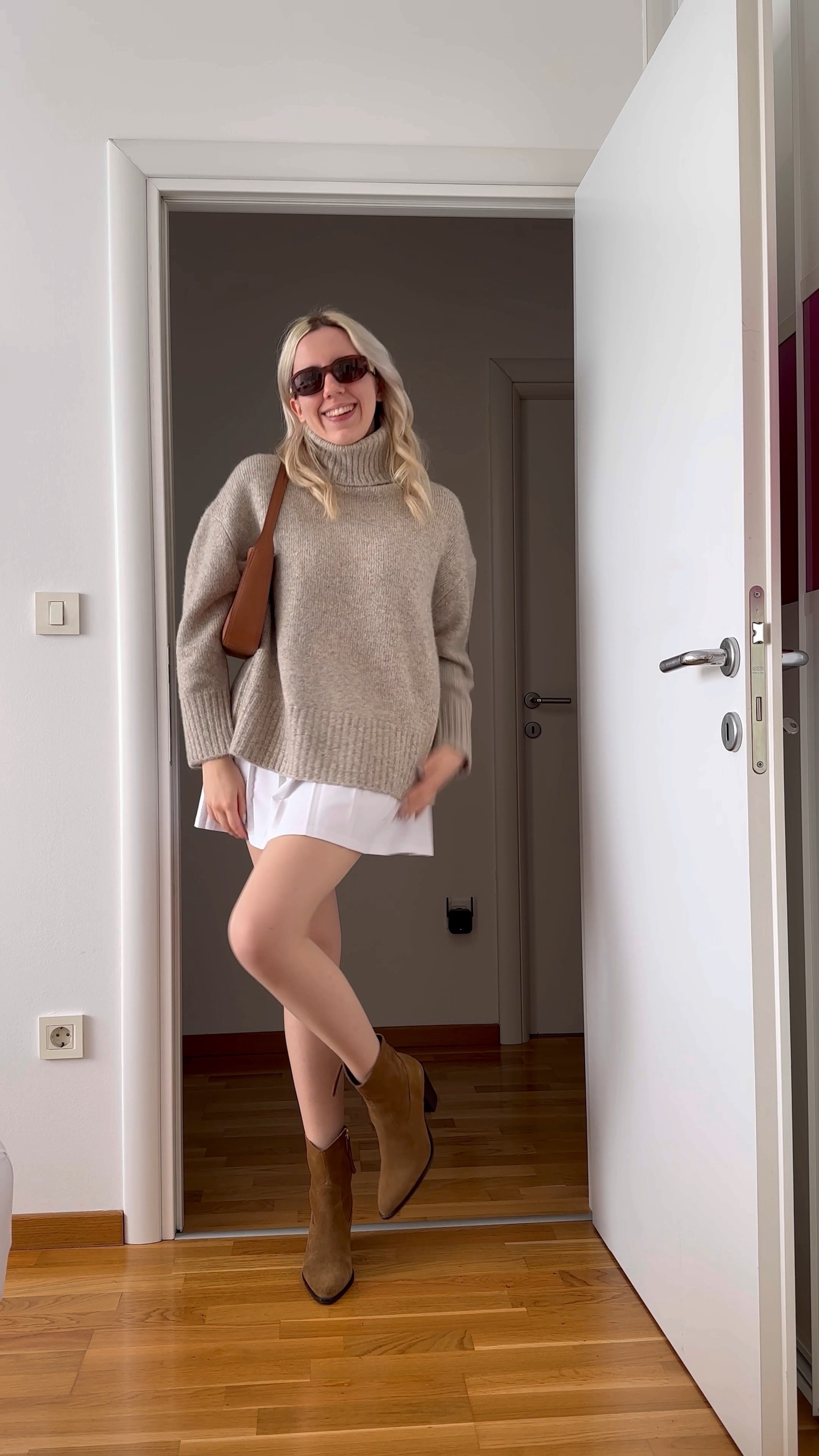 Mini skirt and neutrals for Winter. It’s giving Ralph Lauren vibes 🤎🤍

#miniskirt #turtleneck #ralphlauren #shoulderbag #falloutfit #winteroutfit

#LTKMostLoved #LTKeurope #LTKstyletip