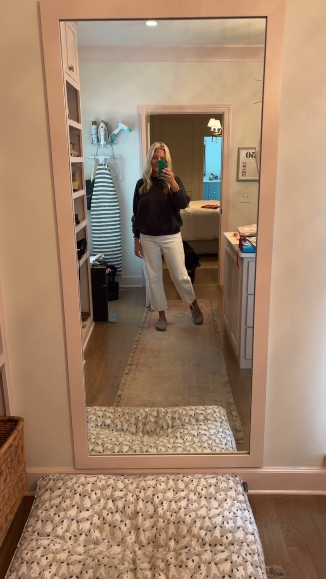 Another day another sweatshirt and jeans combo. My favorite! 

#LTKOver40