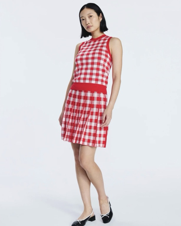 This red gingham is perfectly GAMINE! It is true red and a soft white, so this works best for SPRINGS, WINTERS, and SUMMERS. 