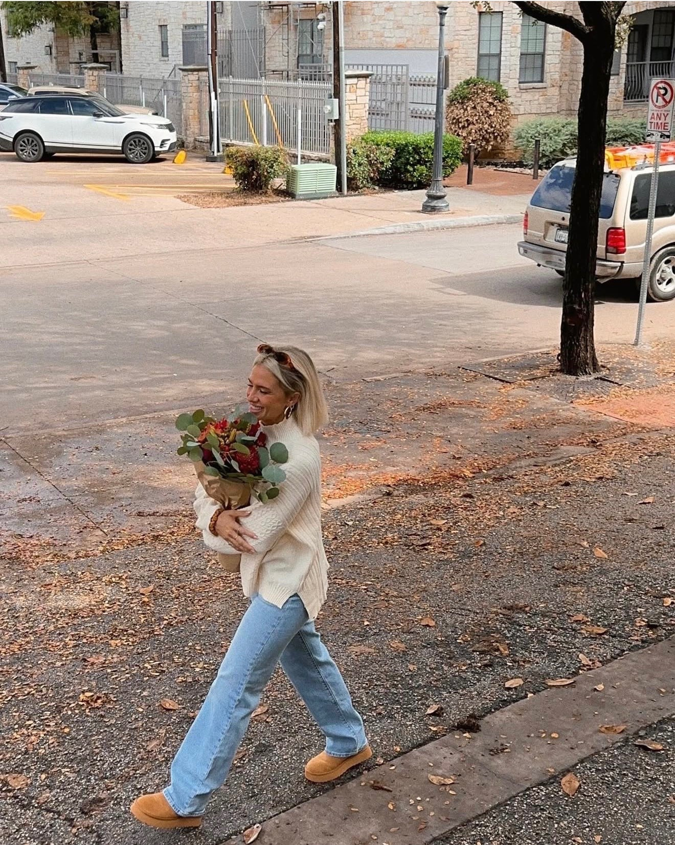 My sweater is from Lulu’s (oos) I linked similar! 🤎

#LTKStyleTip #LTKSeasonal #LTKFindsUnder100