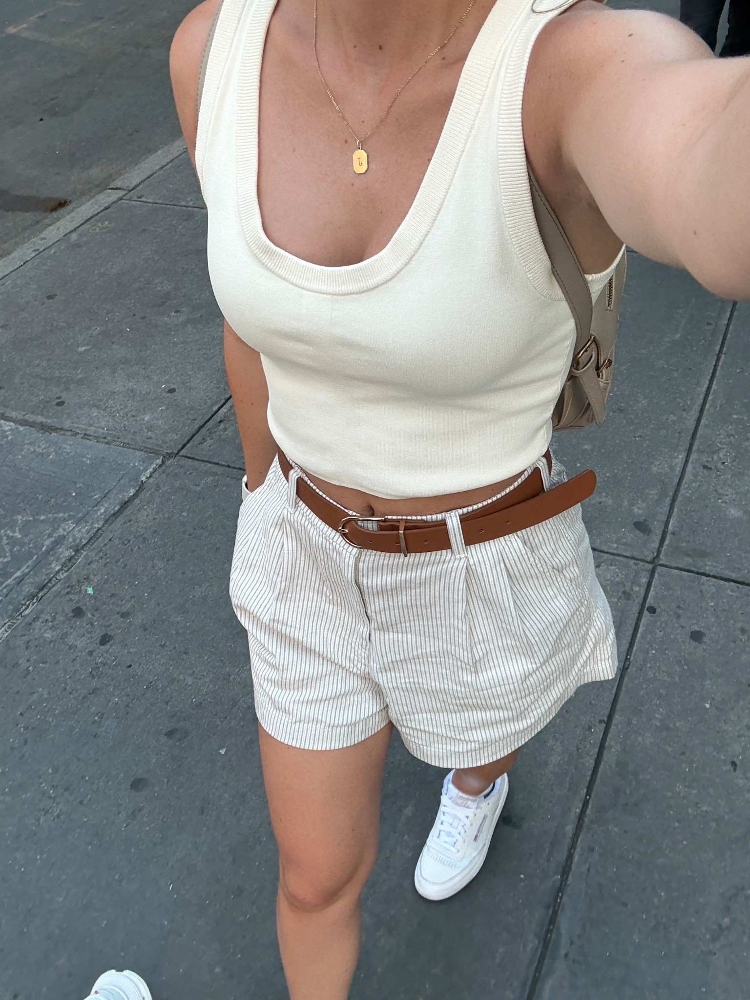 New York City outfit, summer outfit, cool girl summer, trendy outfit, minimalist, summer 2025, linen shorts, neutral outfit 