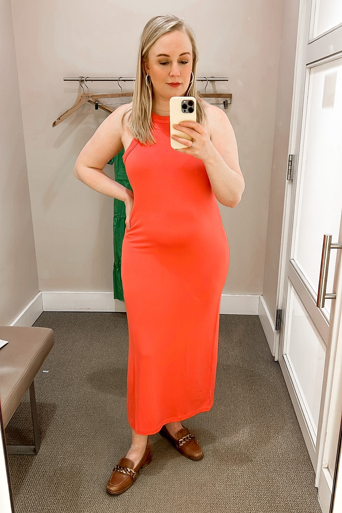 If you need an easy travel dress or vacation dress this one is perfect. Love the side silts making it really easy to move in. True to size. #hocspring 