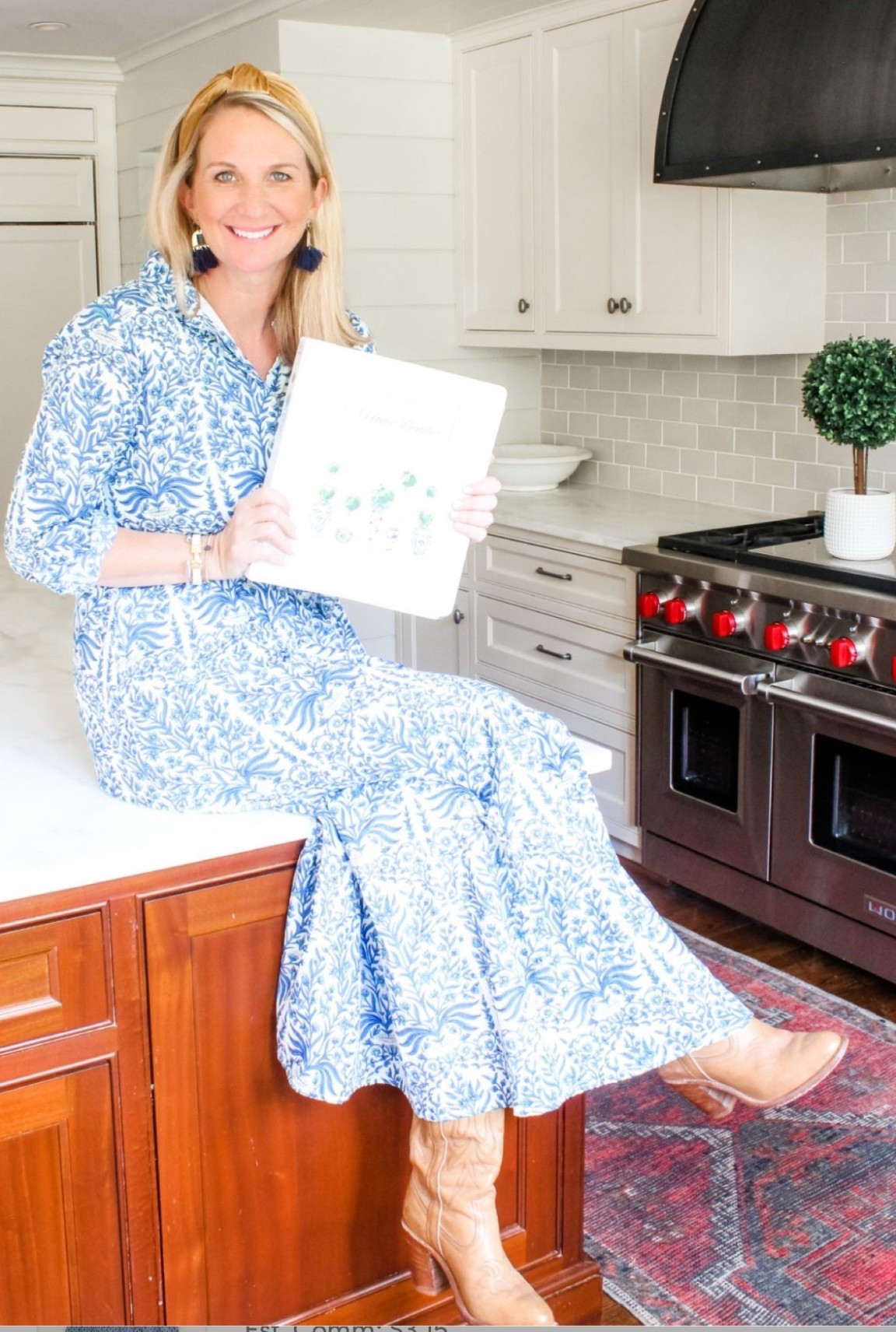 A blue and white dress is always a good idea. Mine is no longer available but linking similar finds 💙🤍💙