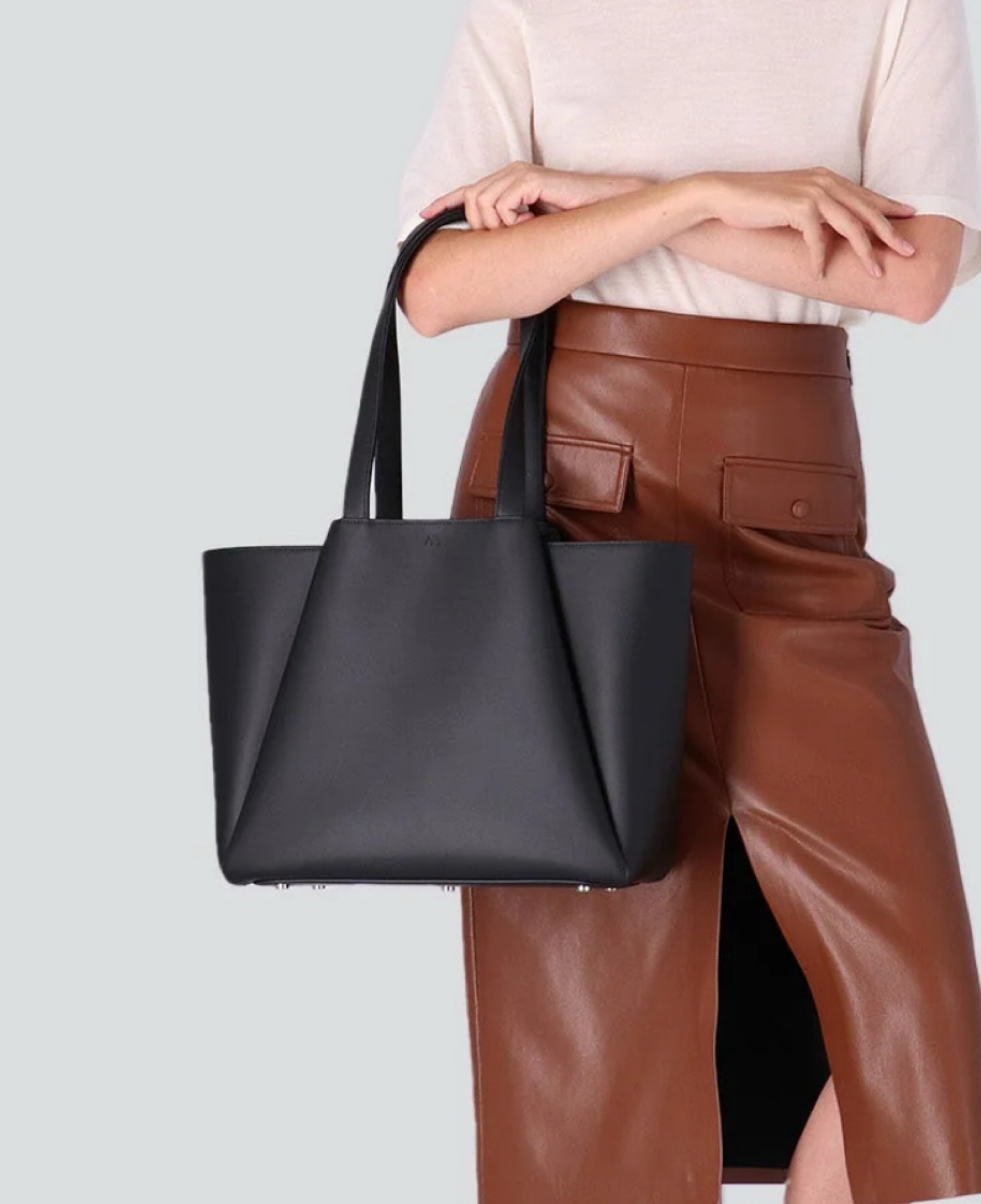 Luxury work tote made from 100% Italian cow leather. This bag is scratch and waterproof!
