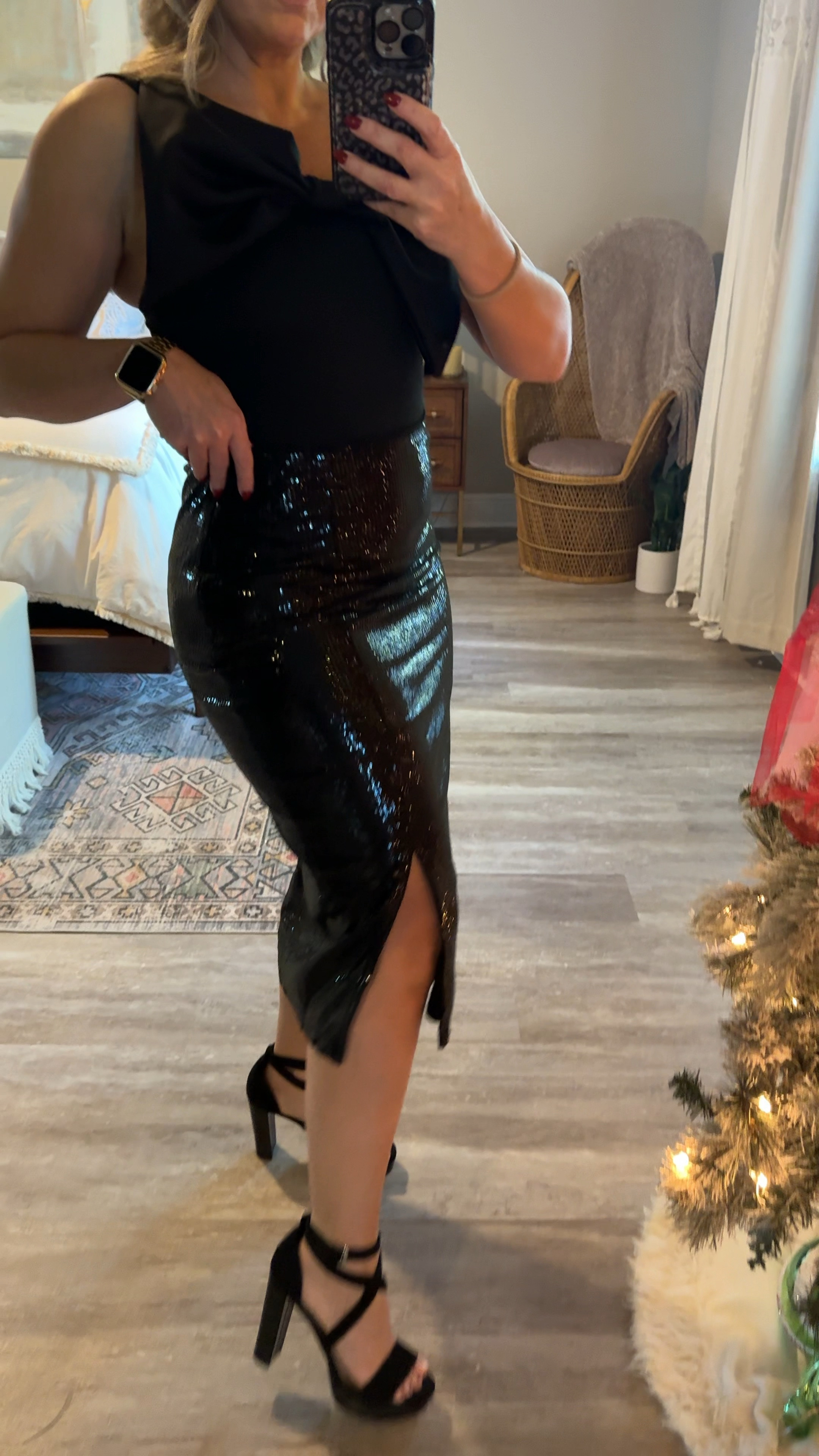 The $16 Walmart sequin skirt #officeparty #walmartholiday #sequinskirt #christmasparty

#LTKFindsUnder50 #LTKHoliday
