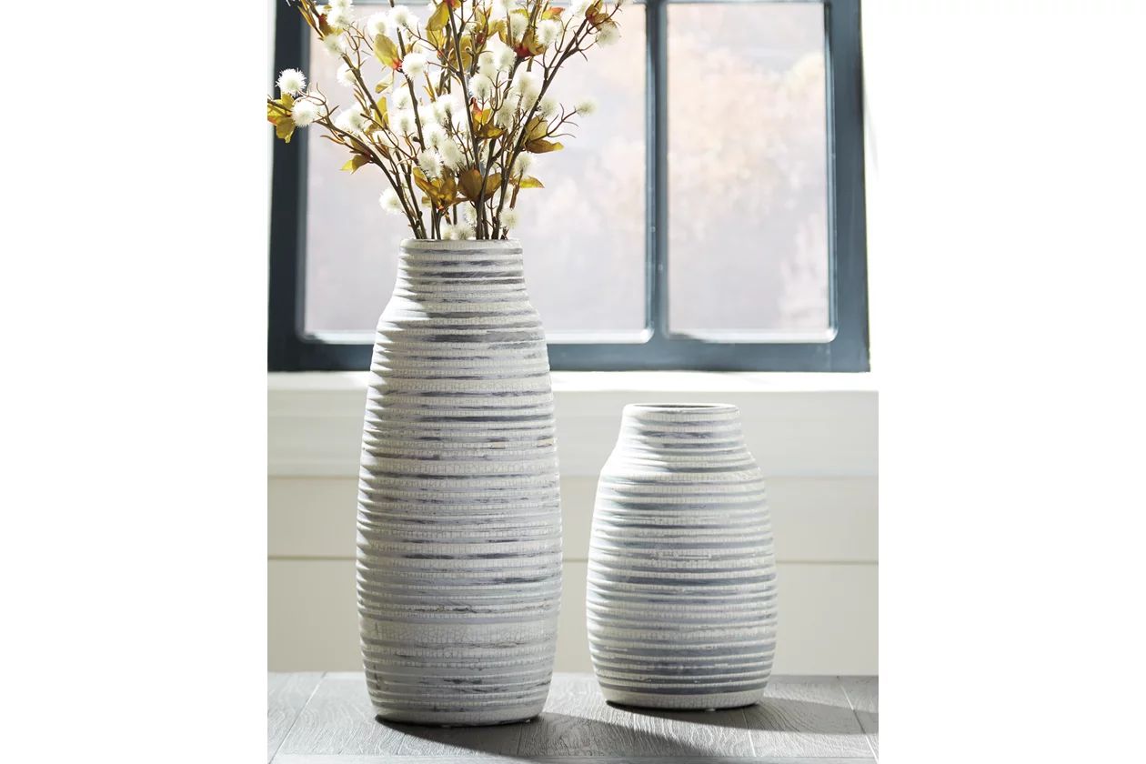 Donaver Vase (Set of 2) | Ashley Homestore