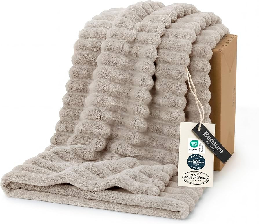 Bedsure Soft Fleece Throw Blanket with Stripe Pattern 50x60 | Amazon (CA)