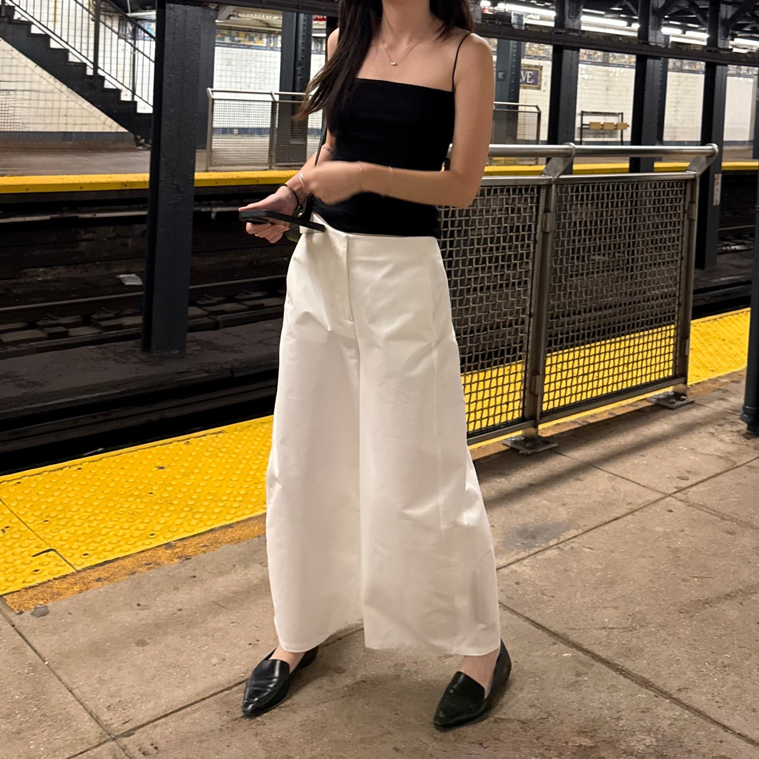 big pants, tight tops >

Tank: Enza costa, pants: COS, shoes: AEYDE (old)

#LTKStyleTip