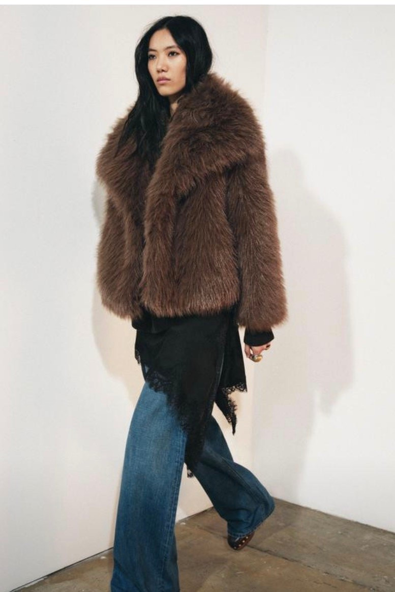 This coat is so lush! Would be great for the holiday season and NYE. 

#LTKStyleTip #LTKSeasonal