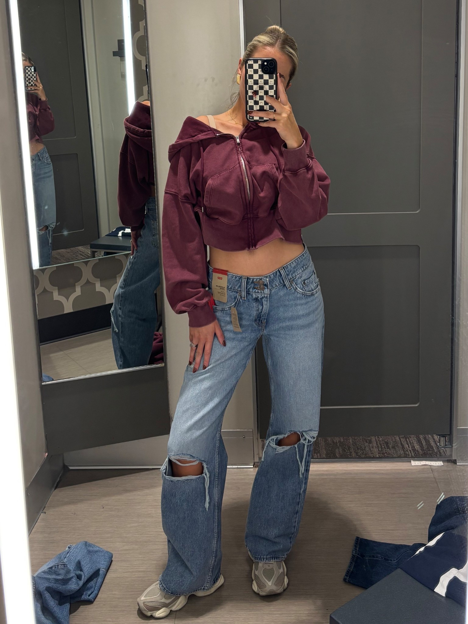 Levi’s jeans at target are popping off!!! 
Sized up 2 sizes in these for this fit 🤍 
I am 5’7” and got a 27
Sweatshirt - small 
Shoes TTS

#LTKSeasonal #LTKFallSale #LTKShoeCrush