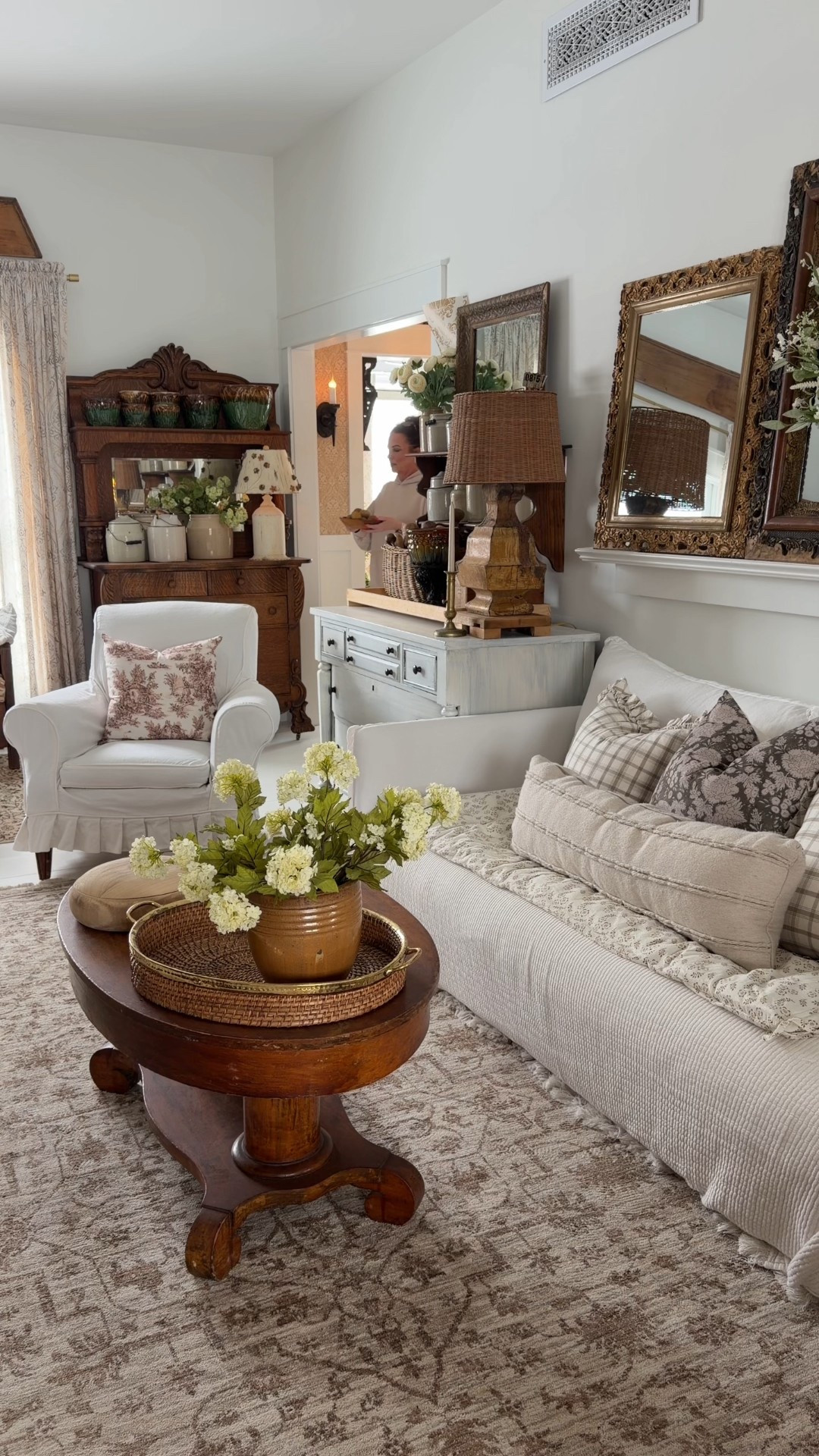 I love browsing @etsy for vintage or vintage-inspired seasonal home decor. #ad #Etsy #EtsyCreatorCo