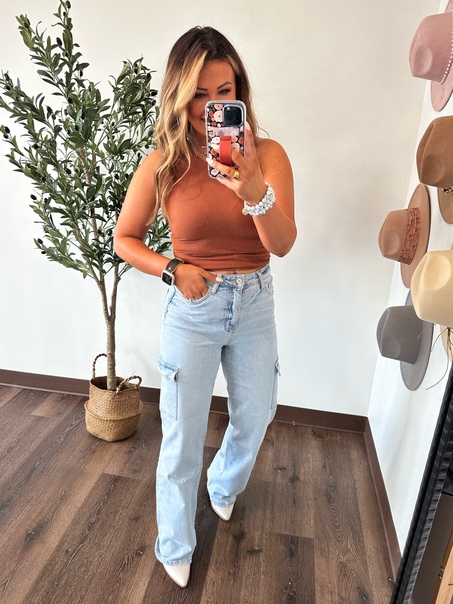 The cutest 90s jeans for Fall!! They have the perfect amount of stretch to them I am 5’4” 140 pounds wearing a size 27! #vicidolls #vici #90sjeans @vicidolls 

#LTKSale #LTKsalealert #LTKstyletip