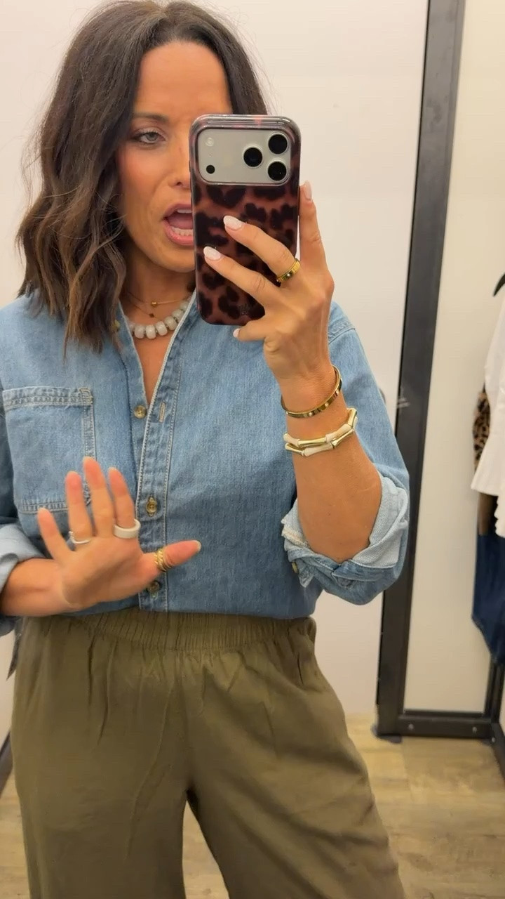 A perfect denim top is what everyone needs in there closet!! So easy to style!! This one is great and looks so good paired with these green linen pants. The perfect outfit to transition into fall with!

#oldnavystyle