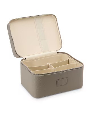 Duo Vanity Case
                    
                    ETOILE COLLECTIVE | Revolve Clothing (Global)