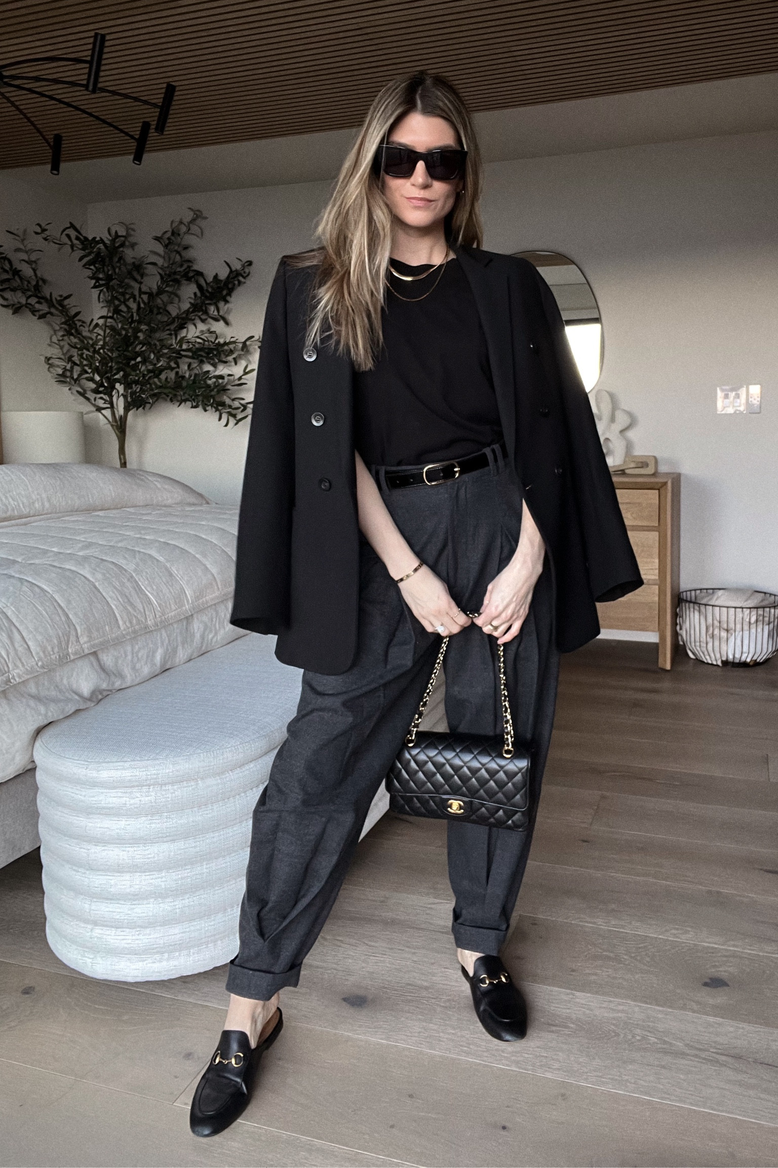 30 DAYS OF STYLING WHAT I OWN // DAY 17 of 30 : black and grey, cool mom all day 

#LTKstyletip #LTKMostLoved #LTKshoecrush