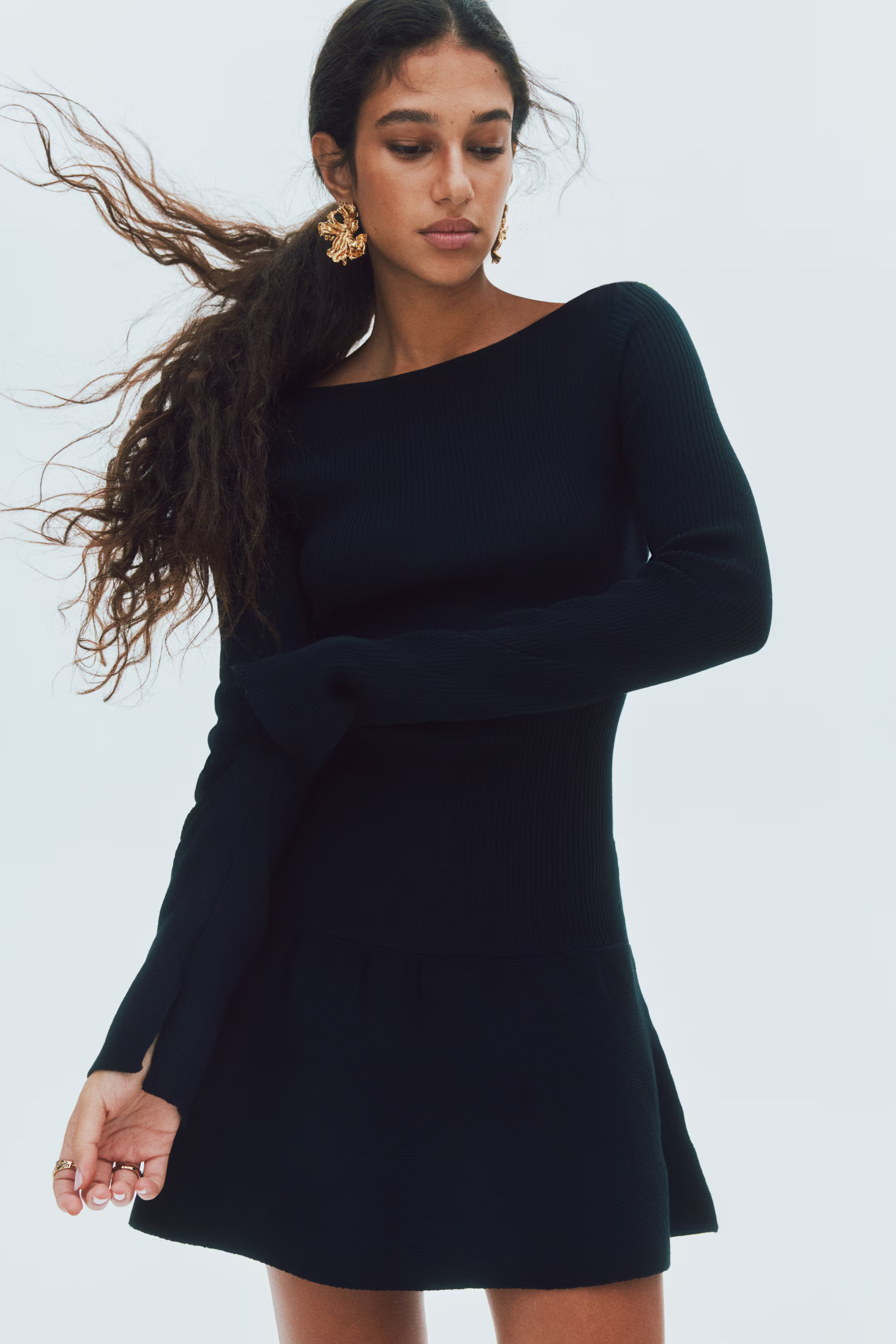 Geripptes, ausgestelltes Kleid | H&M (DE, AT, CH, NL, FI)