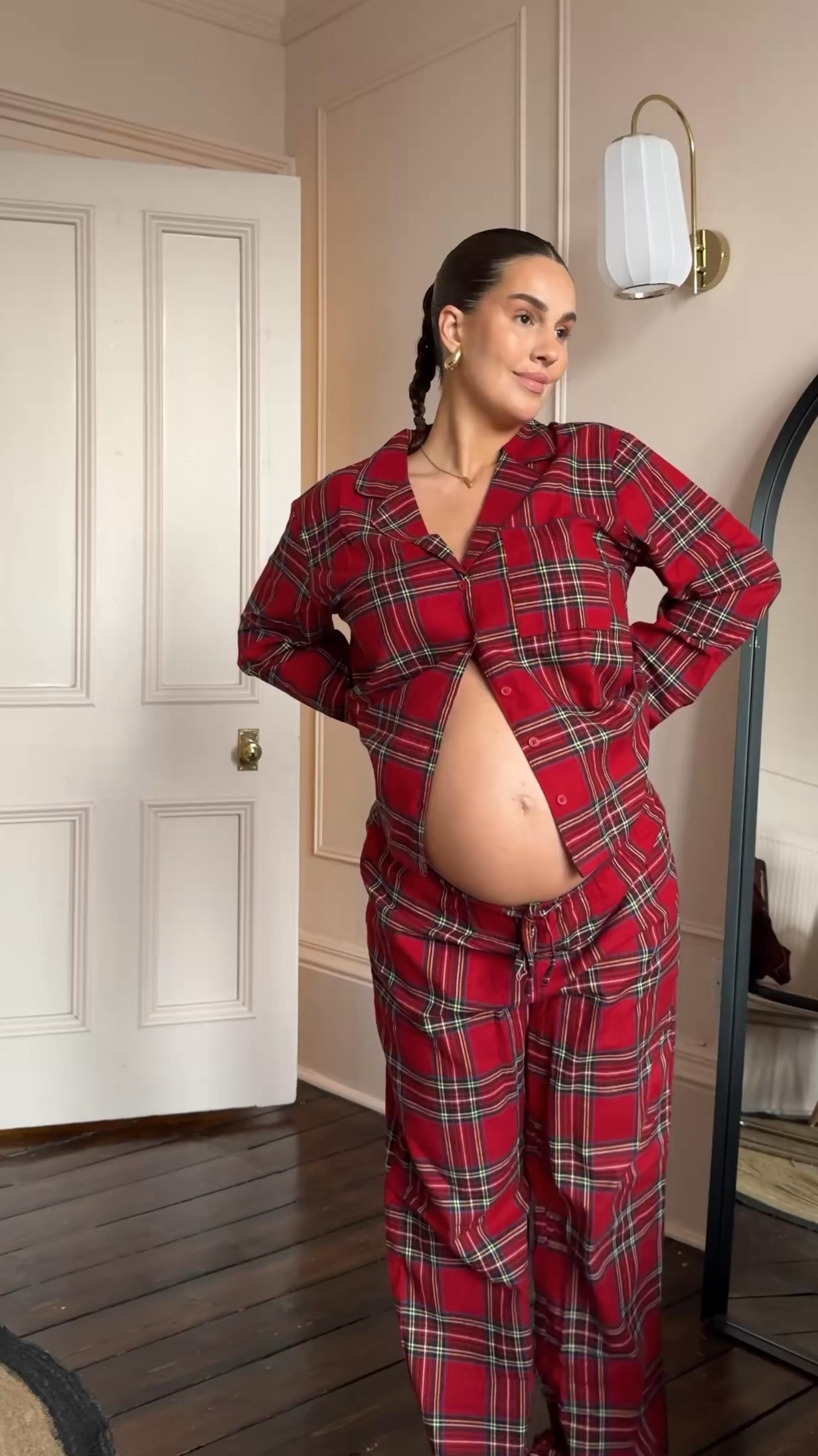 Festive season styling for bump 🎄

#LTKeurope #LTKgrwm #LTKmaternity