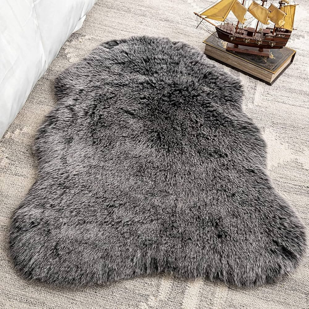 Phantoscope Faux Fur Rug, Fluffy Soft Faux Fox Fur Area Rugs for Bedroom Livingroom Kids Room Dec... | Amazon (US)