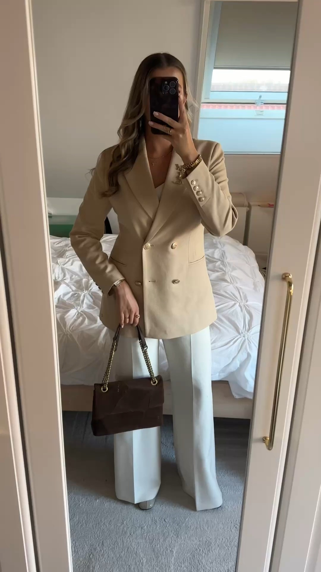 Casual chic autumn outfit 🤍✨

Wearing a JOSH V blazer, a one shoulder top, Mango trousers, YSL brooch, beige glossy boots and a Parfois brown bag 🤎

#LTKautumn #LTKeurope #LTKworkwear