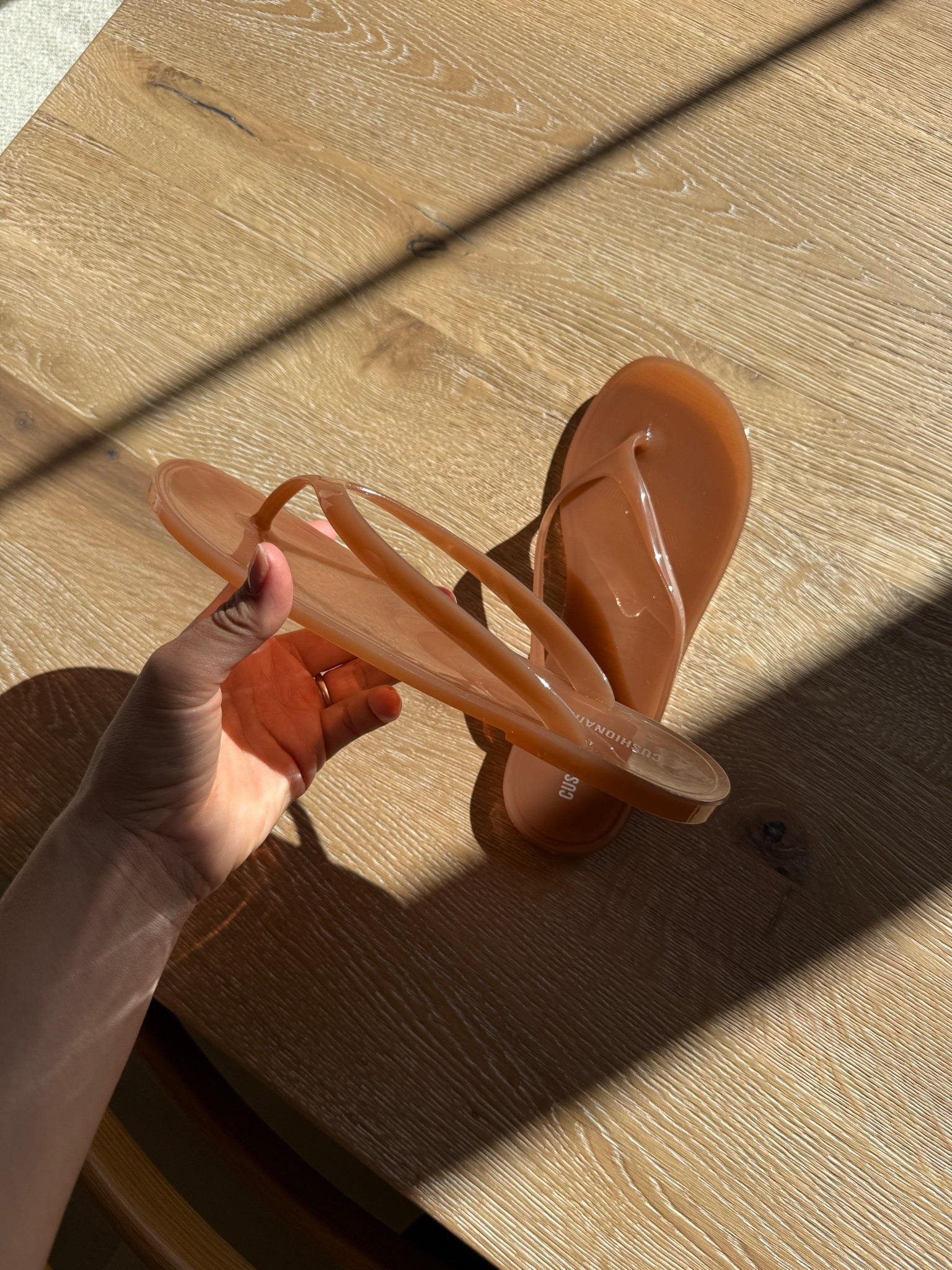 Jelly flip flops 🤍

#LTKootd #LTKSaleAlert