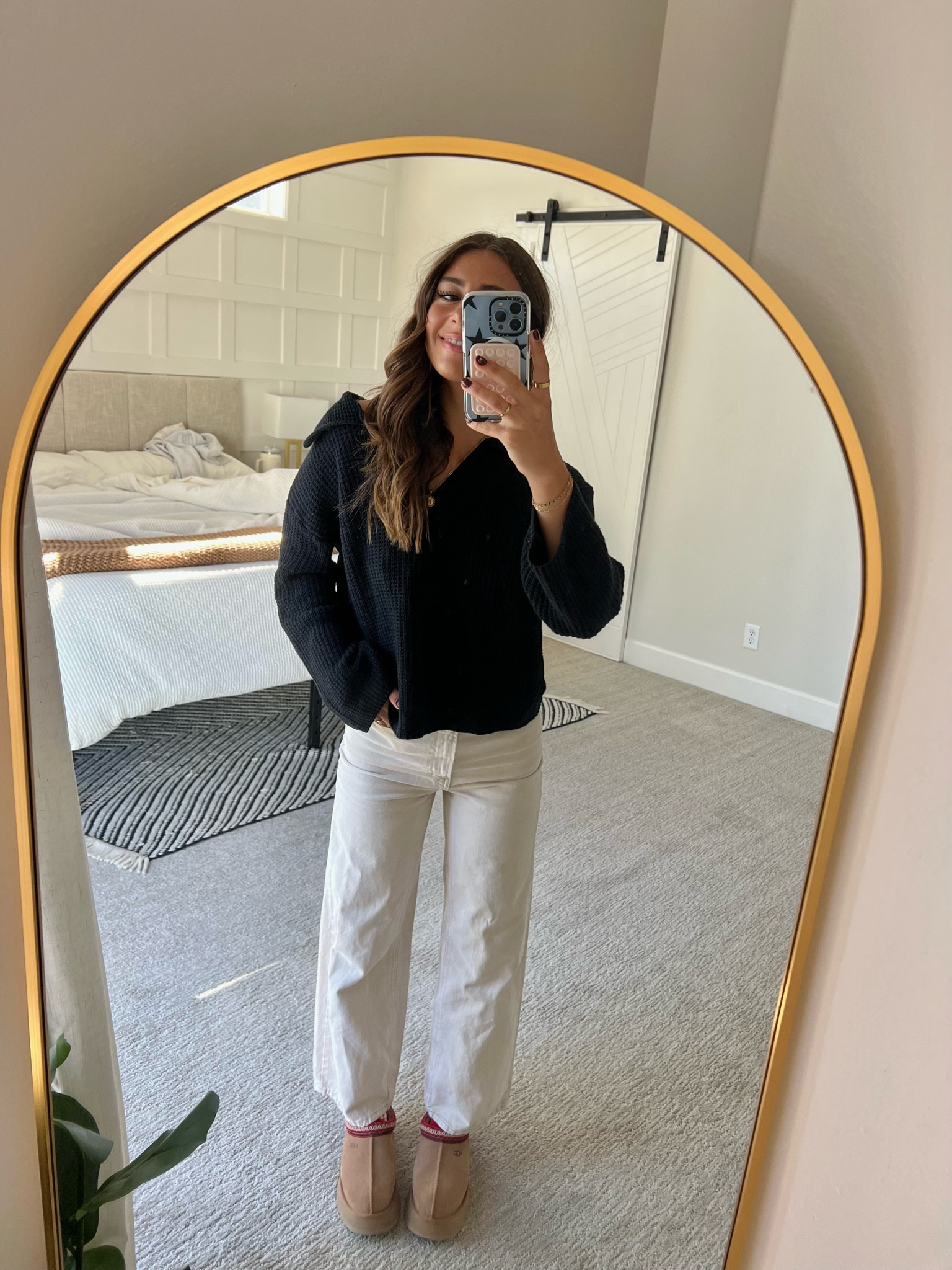 I’m 5’5” wearing a small top, size 25 bottom, and size 7.5 uggs! 