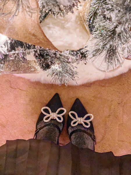 Detachable bow shoe clips are the perfect way to jazz up your plain pumps ✨🎀


#LTKover40 #LTKHoliday #LTKshoecrush