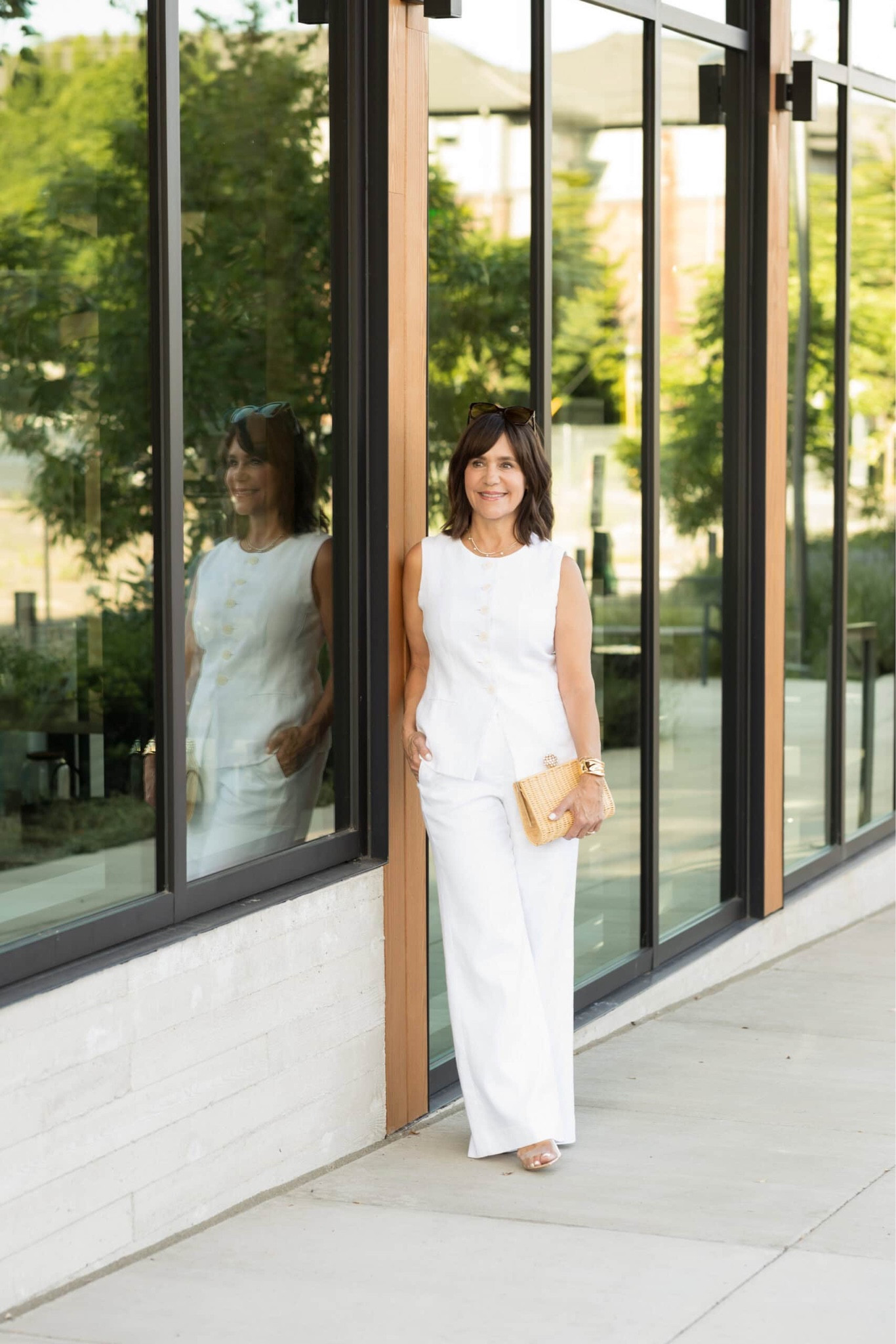 One of my favorite matching linen sets is on sale right now! Comes in multiple colors and you can wear them together or separately! This vest looks so good with jeans or a skirt and these pants go with everything!