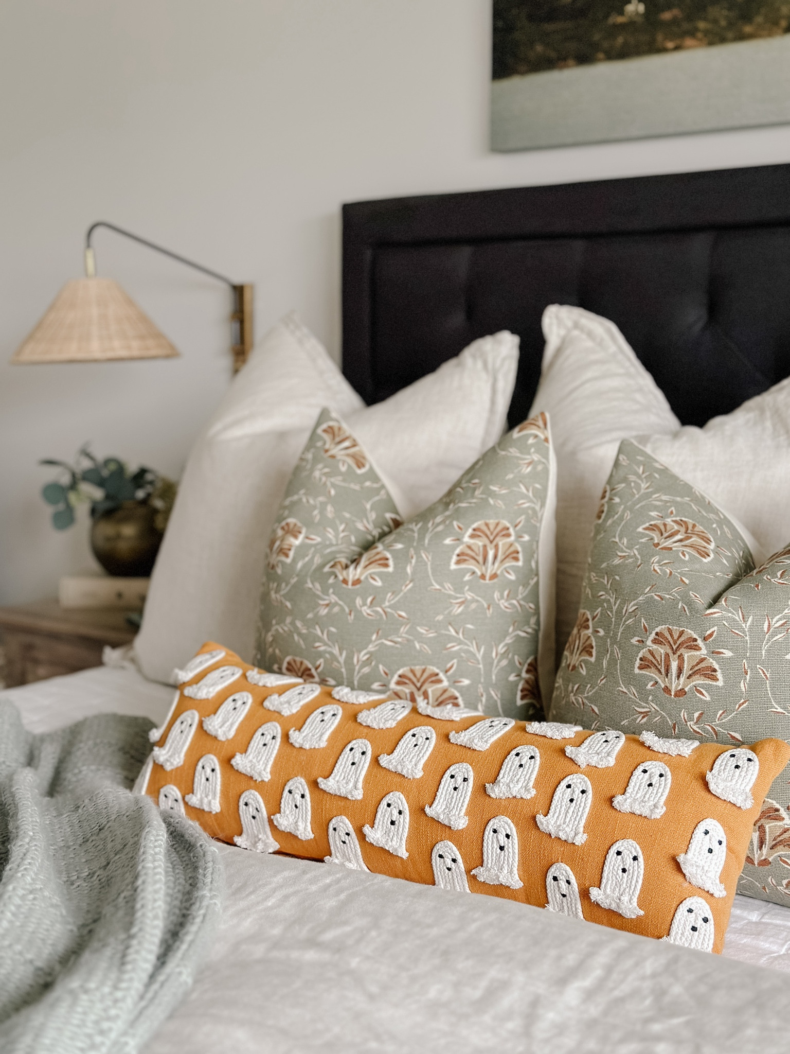 Cute halloween throw pillows, viral tiktok ghost pillow, woven ghost lumbar pillow, target halloween pillows

#LTKSeasonal #LTKKids #LTKHome