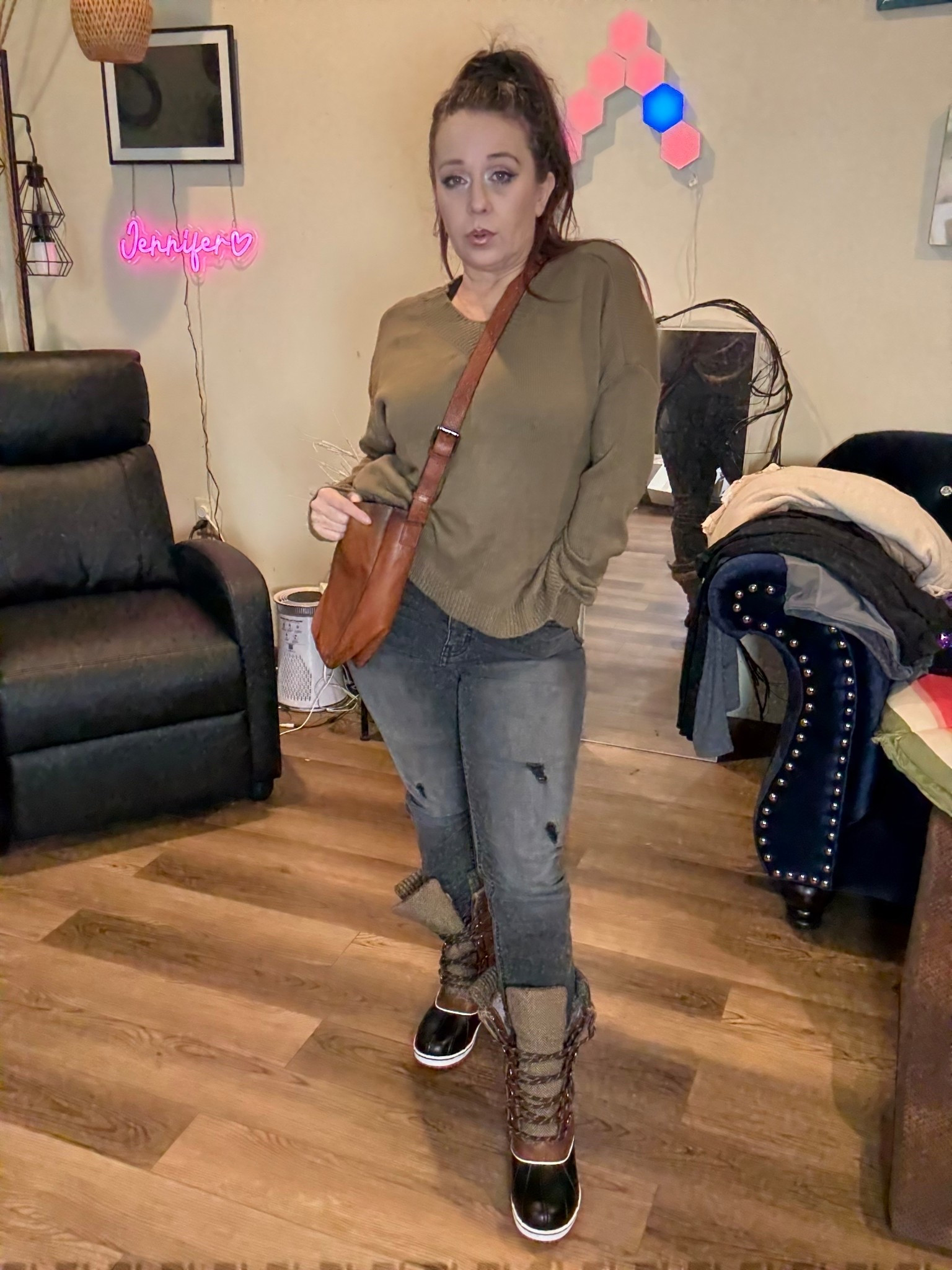 It's a cozy kind of day! ❄️ Found the perfect formula for staying warm and looking chic while tackling my errands (or just lounging, let's be honest).

Today's OOTD is all about layering quality staples:

The Boxy Sweater: Perfectly oversized for that easy, relaxed fit.

Denim: My go-to comfy cut that pairs with everything.

The Boots: Obsessed with my new DREAM PAIRS Snow Boots! They are waterproof, warm, and surprisingly stylish—a winter must-have!

The Handbag: Finishing it off with my favorite genuine leather handbag for a touch of everyday luxury.

Everything is linked for you to shop below! 👇

#LTKSeasonal #OOTD #WinterOutfit #CozyStyle #DreamPairsBoots #SnowBoots #LeatherHandbag #SweaterWeather 

#LTKActive #LTKOver40 #LTKSeasonal