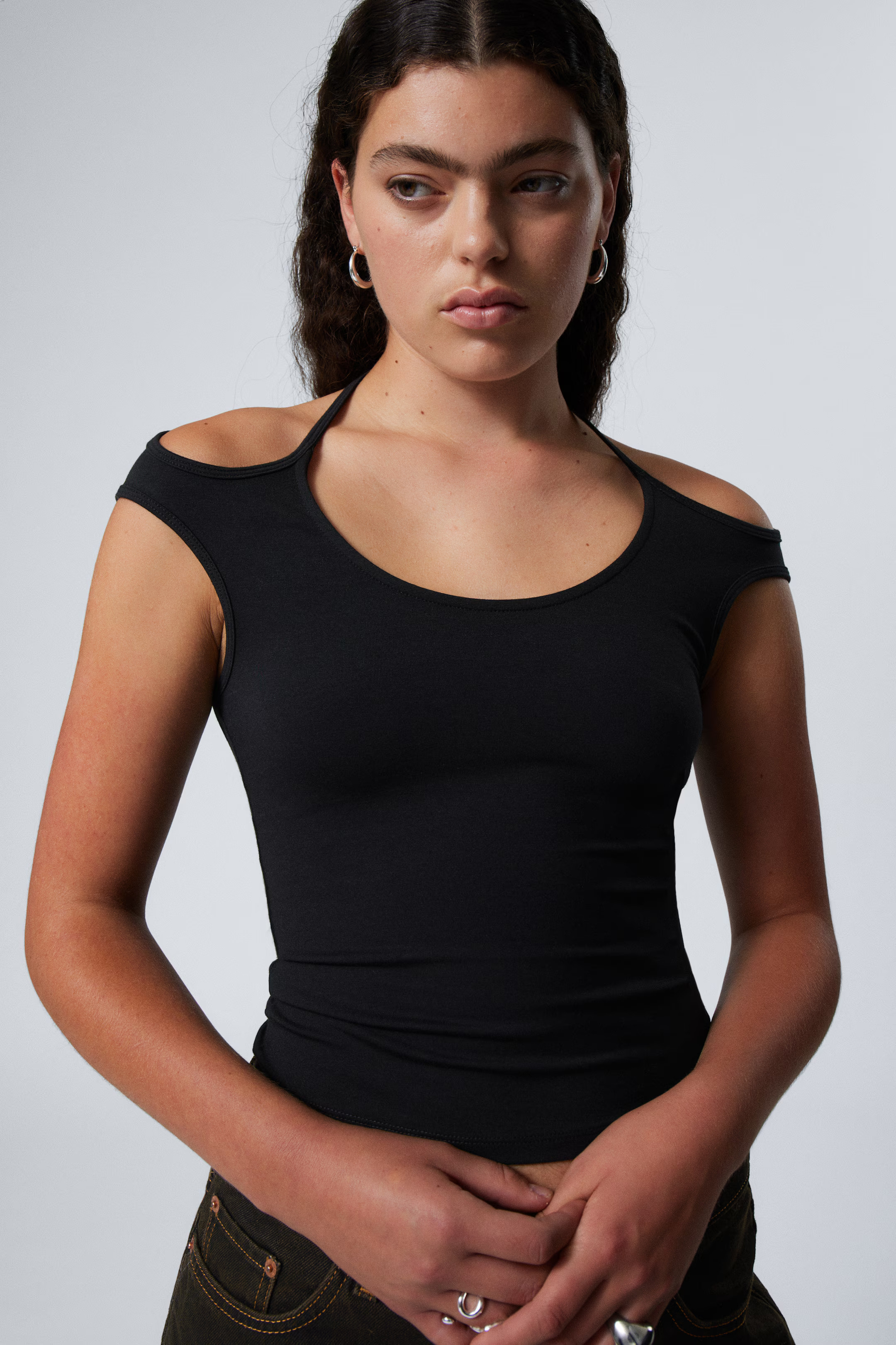 Kurzärmeliges Neckholder-Top | H&M (DE, AT, CH, NL, FI)