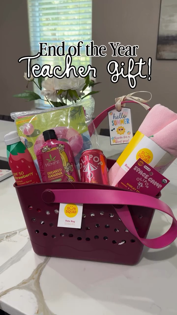 End of the year Summer teacher gift idea! ☀️ 🏖️ Follow + comment “SHOP” for a link! (make sure you’re following to receive it) ✨ & if you love Holiday finds and gift ideas, follow along for more!
