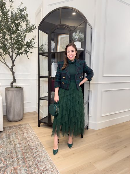 Holiday party outfit idea! Love this green monochromatic look with tulle skirt, plaid blazer and green turtleneck



#LTKHoliday #LTKSeasonal #LTKstyletip