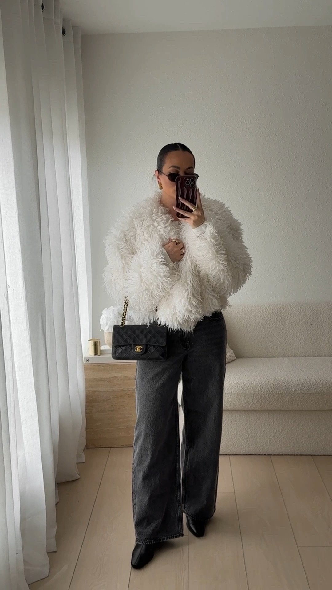 Easy winter outfit: fur coat + baggy jeans + black boots 

#LTKFindsUnder100 #LTKootd #LTKSeasonal