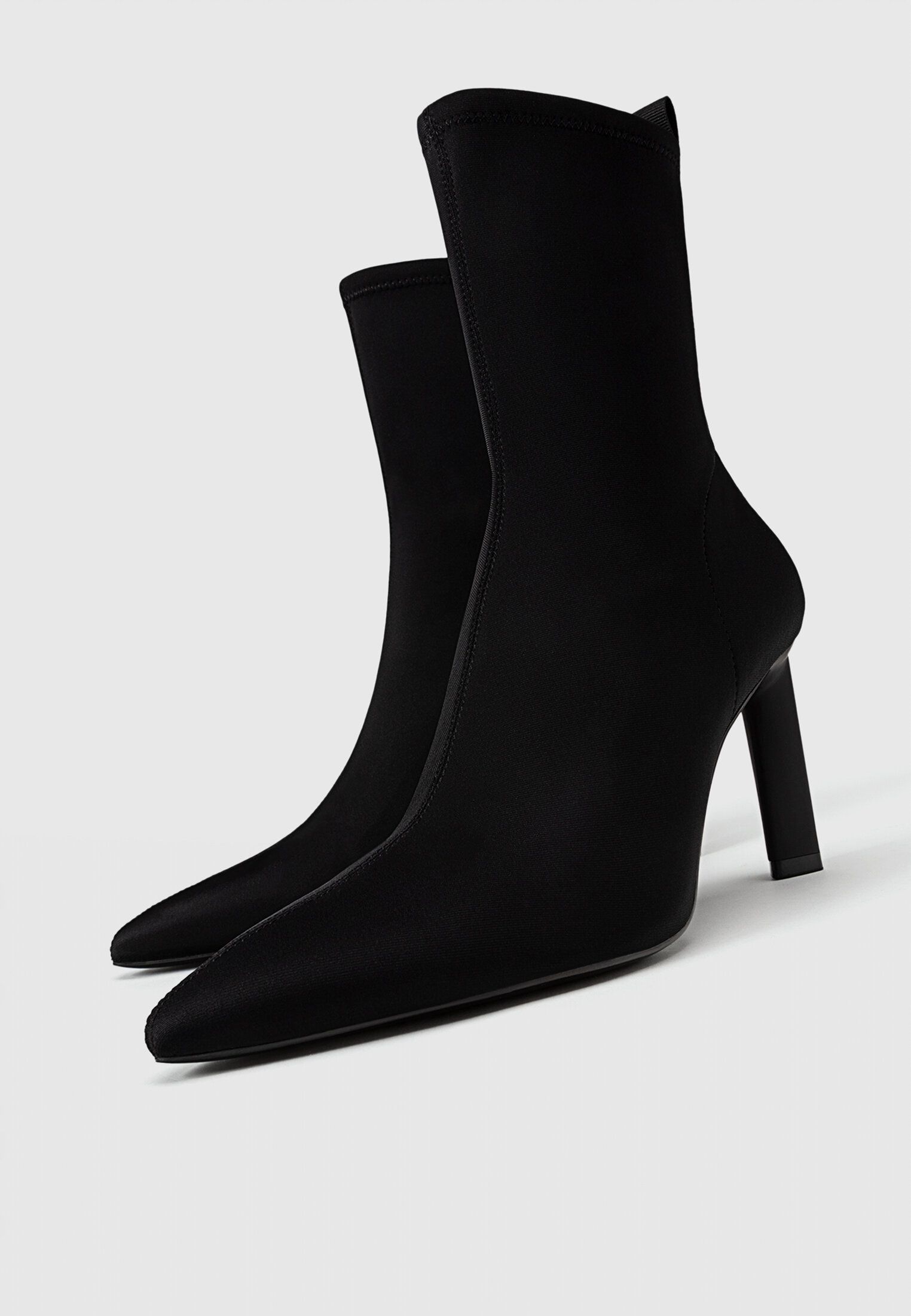 Fitted high-heel ankle boots | Stradivarius (UK)