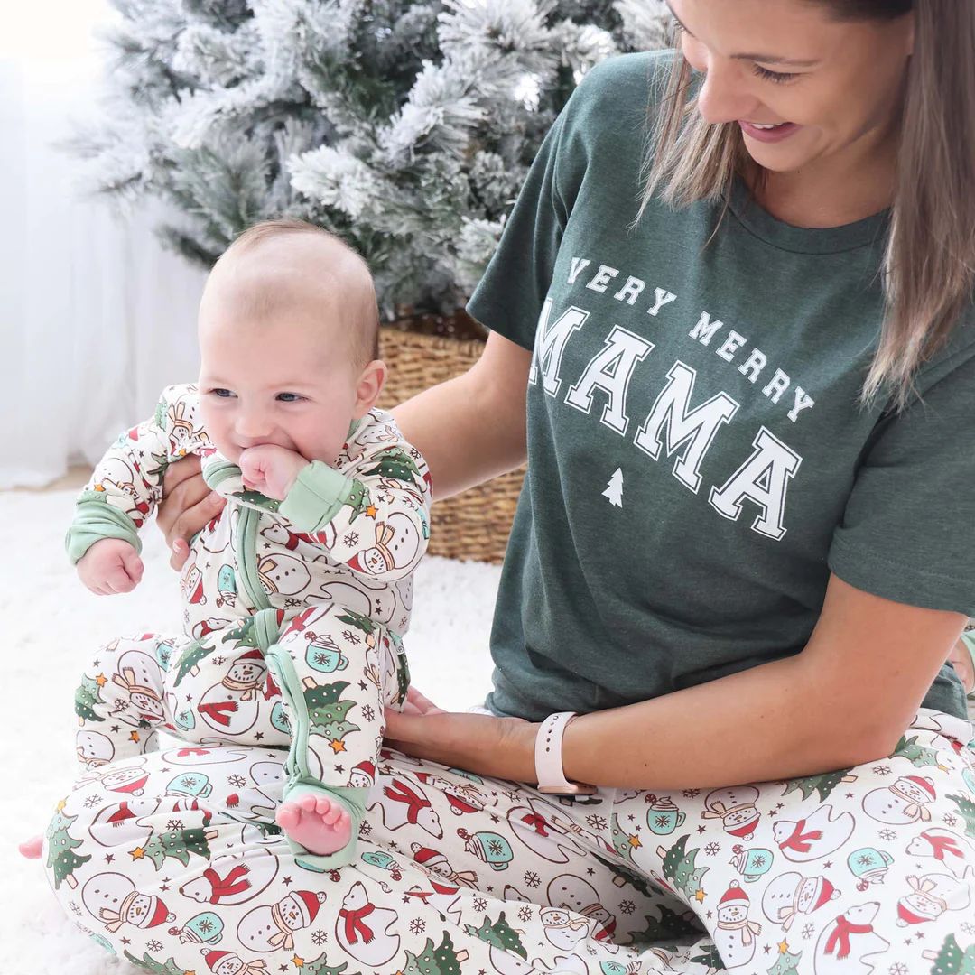 Very Merry Mama Graphic Tee | Heather Forest | Caden Lane
