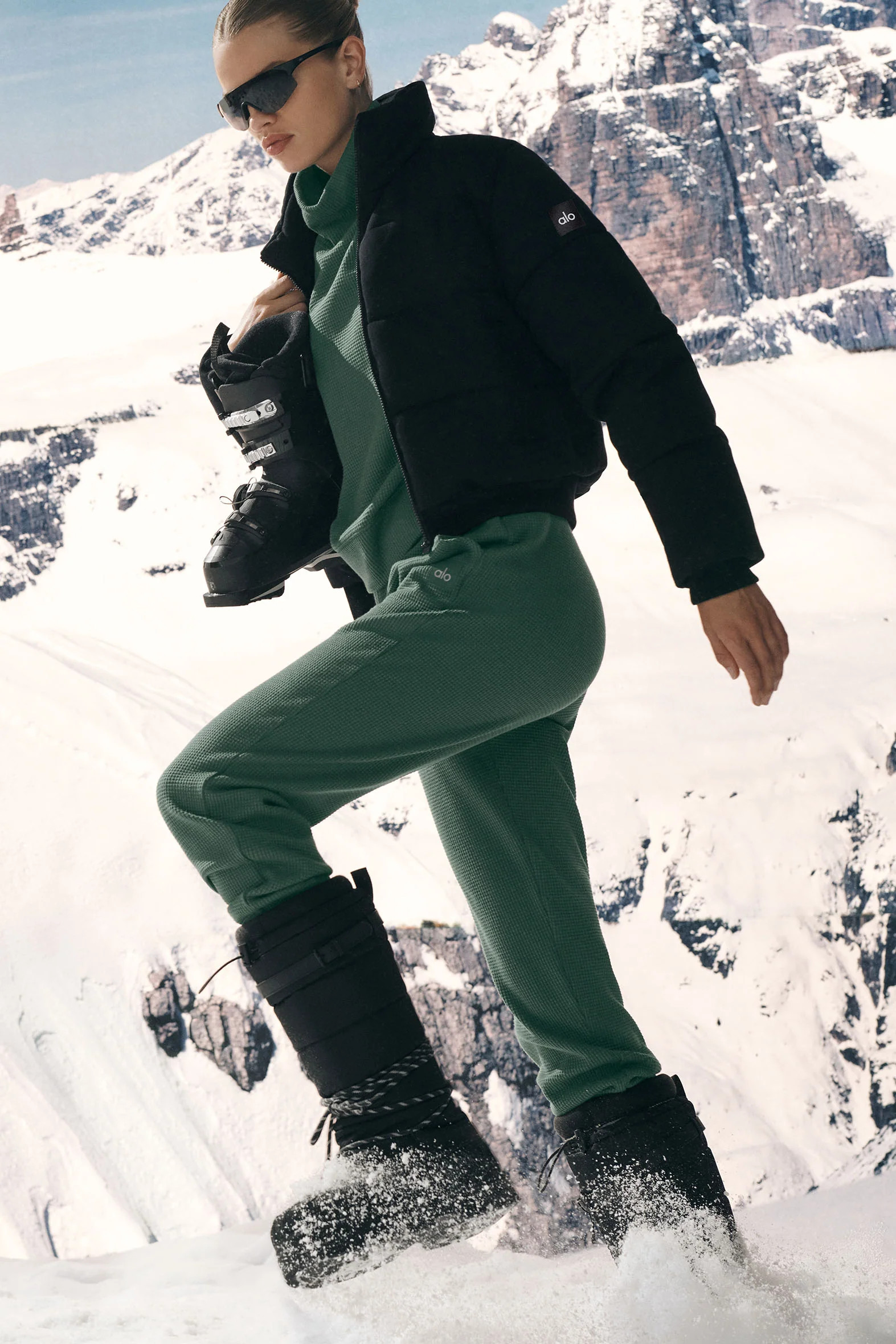 ALO | Waffle Weekend Escape Jogger Pants in Clover Green, Size: Large | Alo Yoga