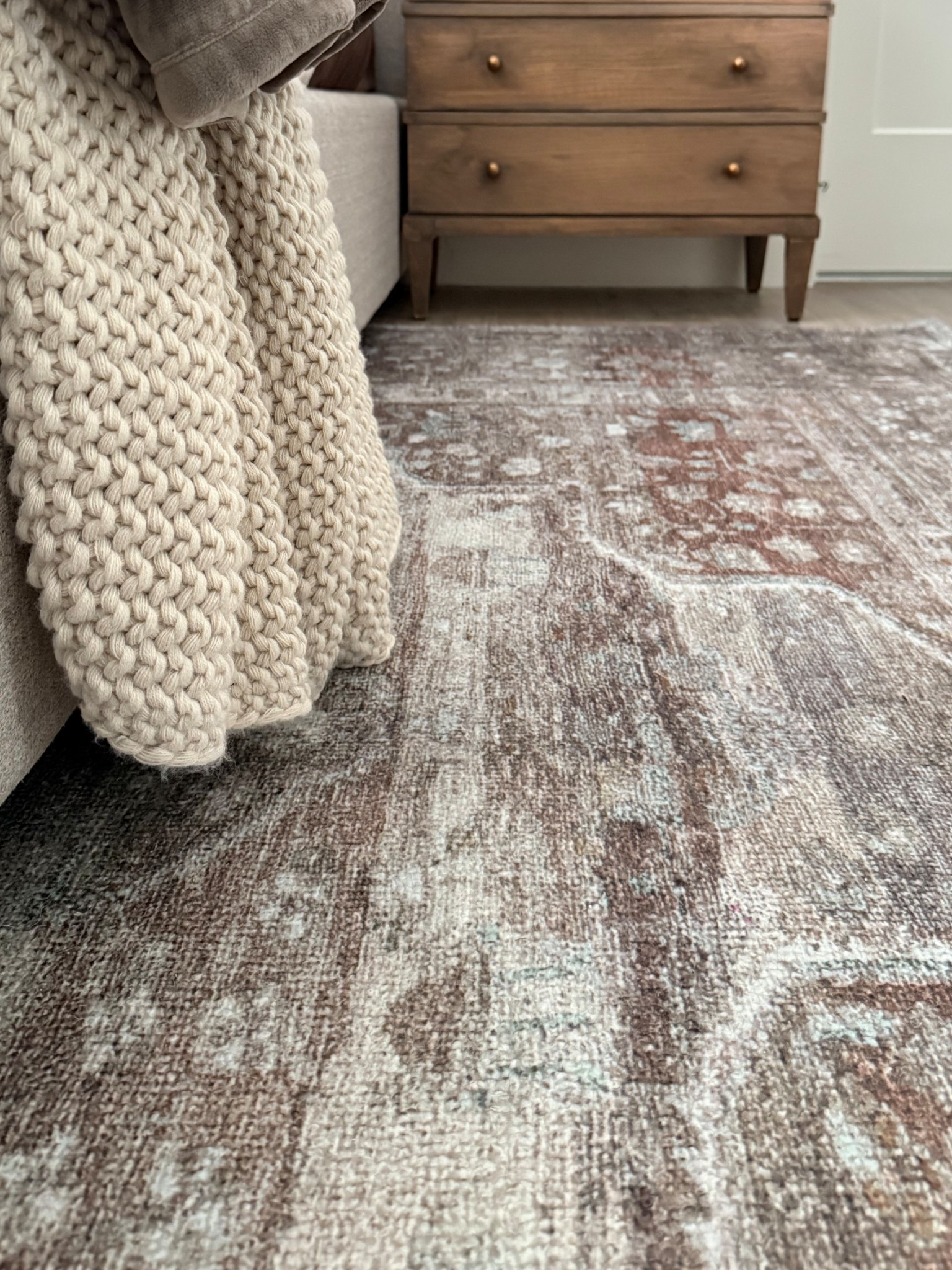 Magnolia x Loloi rug..This is the color  Wimberly Earth / Multi.. subtle shades of brown, cream, gray with small pops of blue. I love the warmth of this rug! 

#AD @Wayfair #WayfairPartner #joannagainesxloloi #wayfair @loloirugs @joannagaines @magnolia
