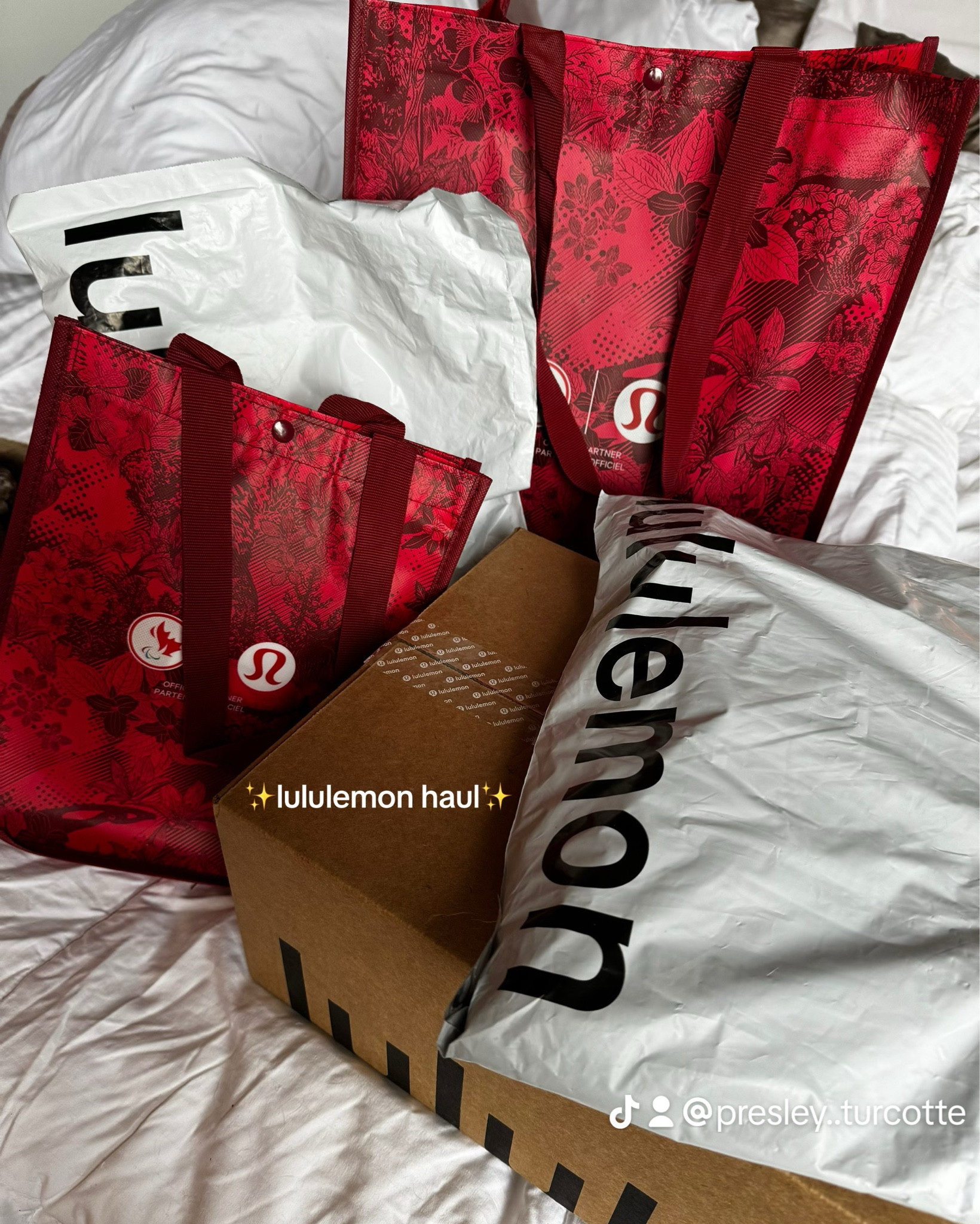 Lululemon haul

Scuba joggers - xs
Steady state - m
Wunder train - 4
Dance studio - 4
Scuba shorts - xs
Aligns - 2