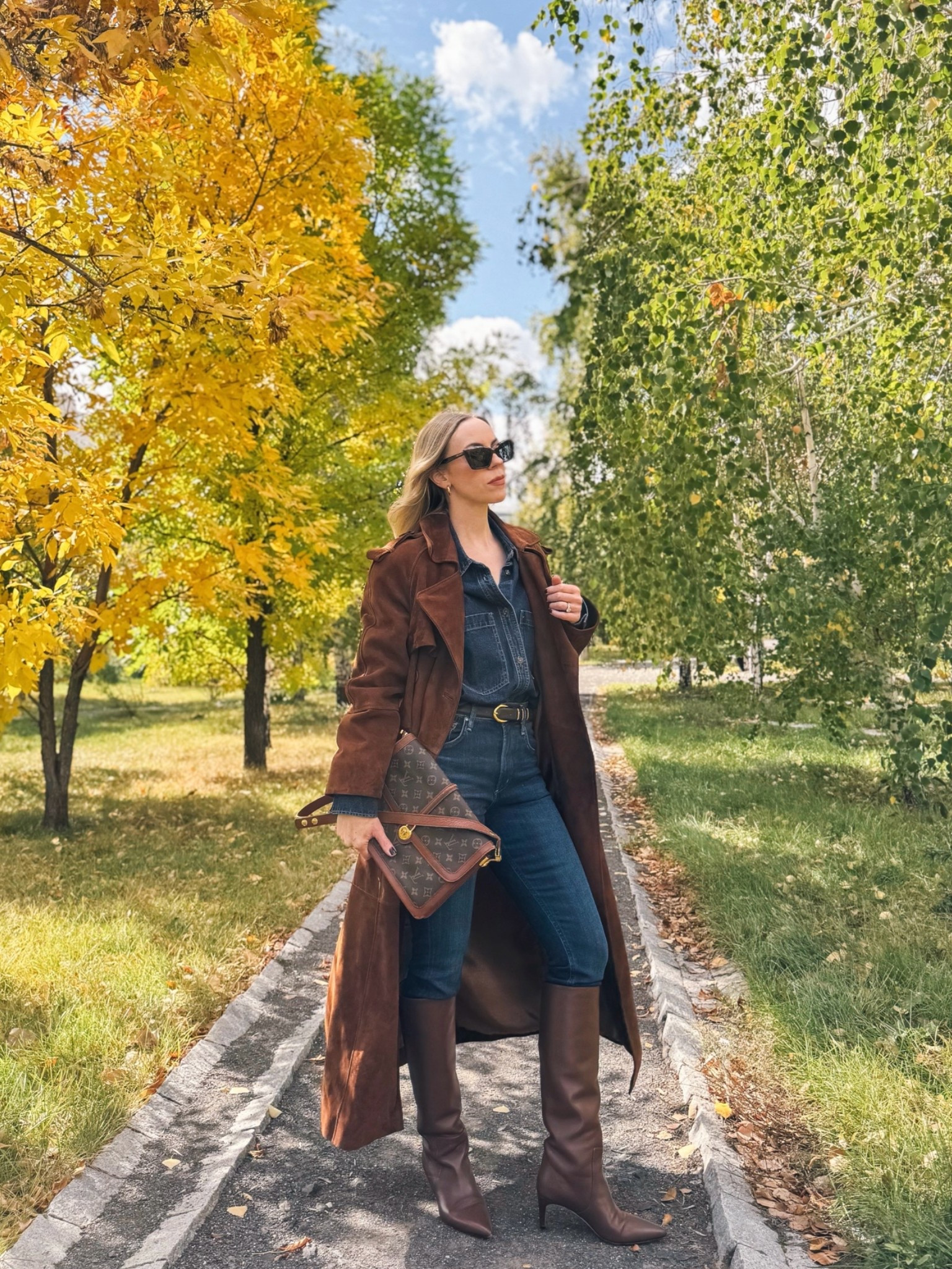 Suede trench coat fall outfit, all denim outfit, denim shirt with skinny jeans and pointed toe brown boots
