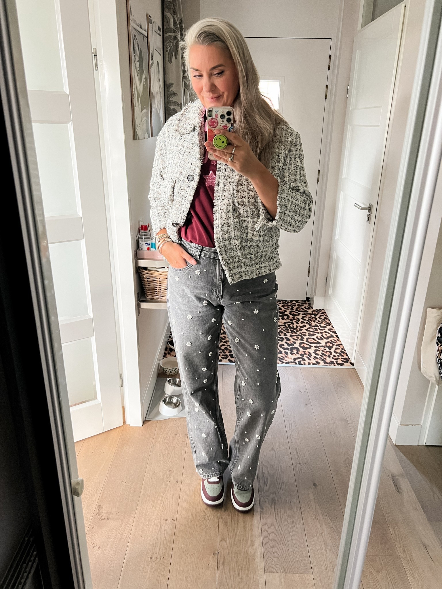 Ootd - Wednesday. Pearl studded grey jeans (Most Wanted XL/36”), burgundy t-shirt is also Most Wanted (L), tweed or bouclé jacket is old H&M. Nike Airforce one sneakers. 

Jeans: https://most-wanted-nl.mtpc.se/5204474



#LTKnederlands #LTKspring #LTKeurope