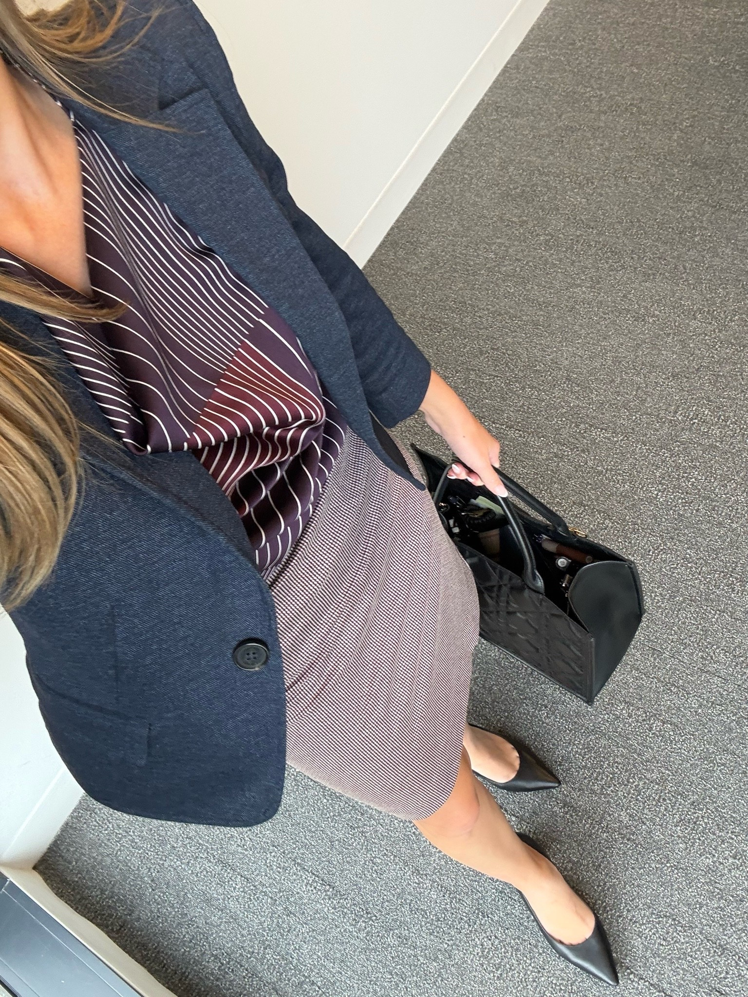work outfit 
lawyer 
business 
Suit 
Blazer 
Skirt