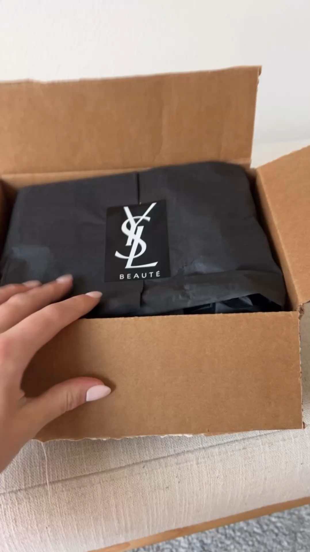 YSL Black Opium Eau de Parfum Glitter

Scent Type: Warm & Sweet Gourmands 

Key Notes: Marshmallow Musk Accord, Coffee Accord, Vanilla Bourbon Absolute

Fragrance Description: Black Opium Glitter takes a fluffy, sweet, and sexy turn. Submerge yourself into the sensual sweetness of marshmallow musk accord and the creaminess of dark coffee accord, blended with vanilla bourbon absolute and luminous notes of orange flower.

#LTKBeauty #LTKWatchNow