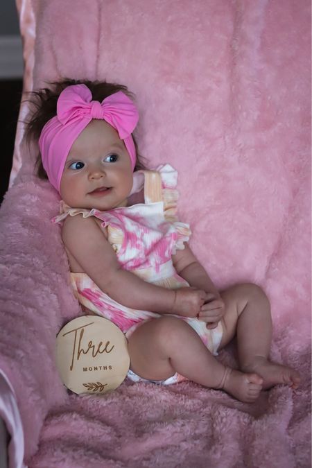 Baby girl’s 3 Month Old photos! Adorable tie-dye romper with pink bow and monthly wooden circle signs 💕 The bow set came with 20 different colors!


Three months, baby girl, monthly milestones, romper, girl clothes, baby clothes, baby Inspo, pink outfit, baby style, target, Amazon, Etsy finds, affordable style